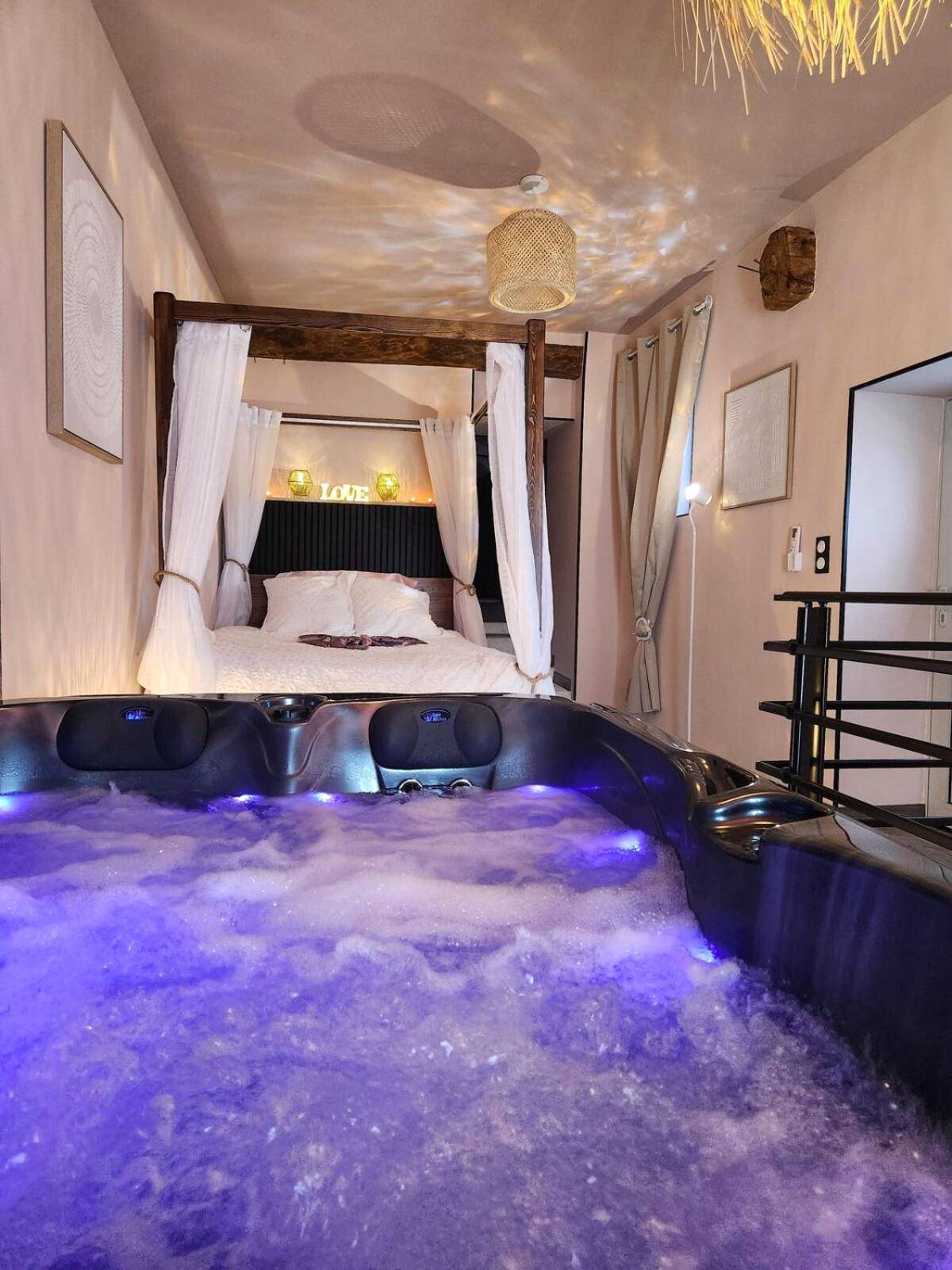 Vue interieure - Loveroom Romantique La Mure