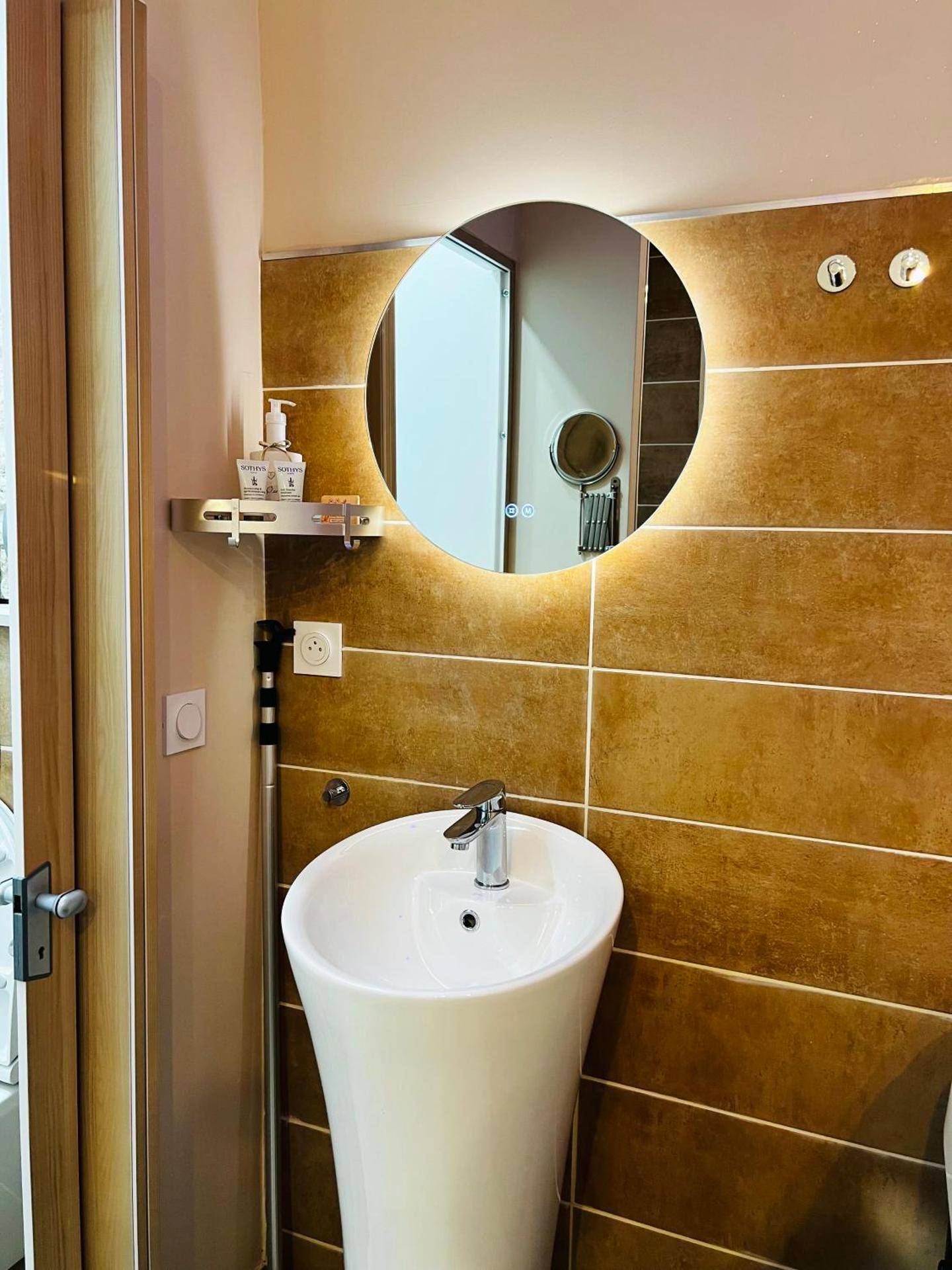 Photo du logement - Laloveroom - Château - Arnoux - Saint - Auban