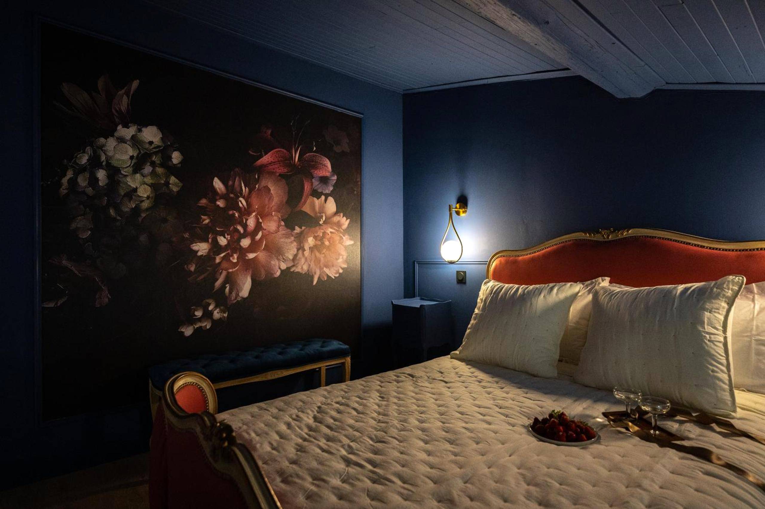 Chambre romantique avec fresque florale - LaPerleNoire Love Room XXL