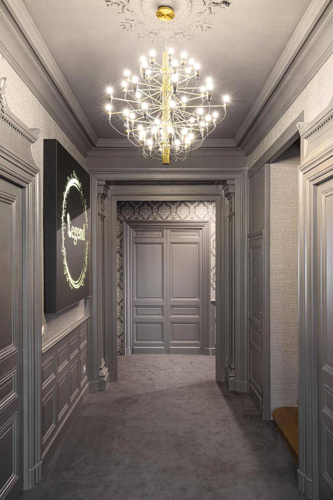 Photo du logement - Legend Majestic Superbe Love Room - Jacuzzi - Champagne - Romantisme - parking privé GRATUIT