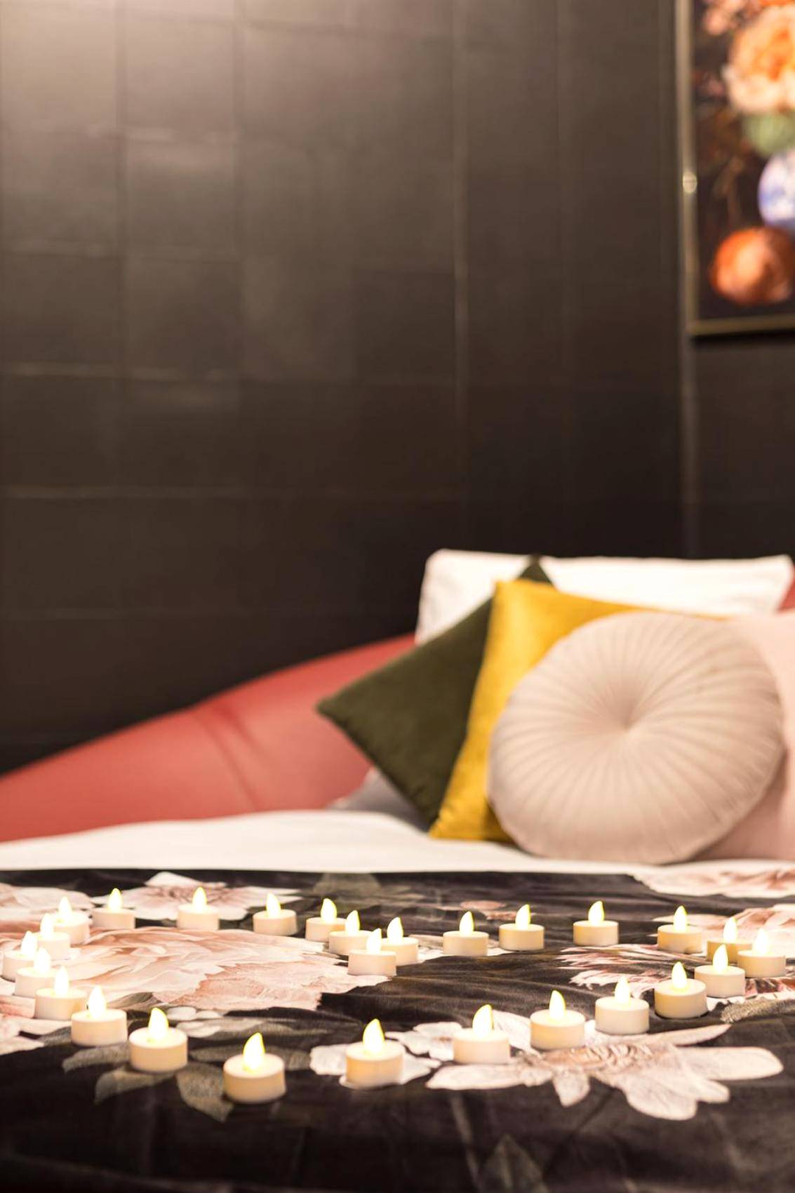 Photo du logement - Legend Majestic Superbe Love Room - Jacuzzi - Champagne - Romantisme - parking privé GRATUIT - Mâcon