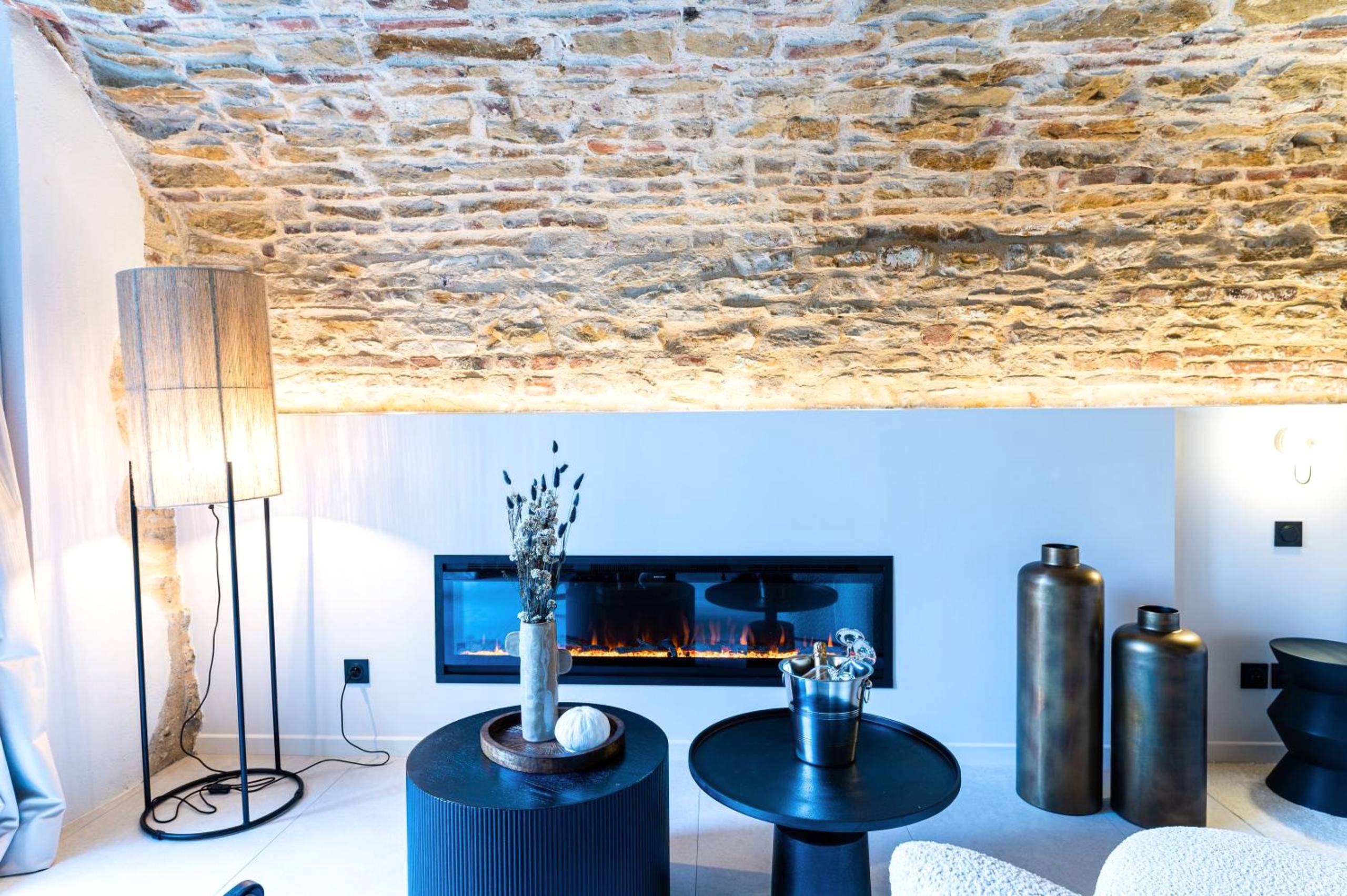 Photo du logement - Legend Majestic SPA - Insolite & Unique - Champagne - Parking privé - Bourg - en - Bresse