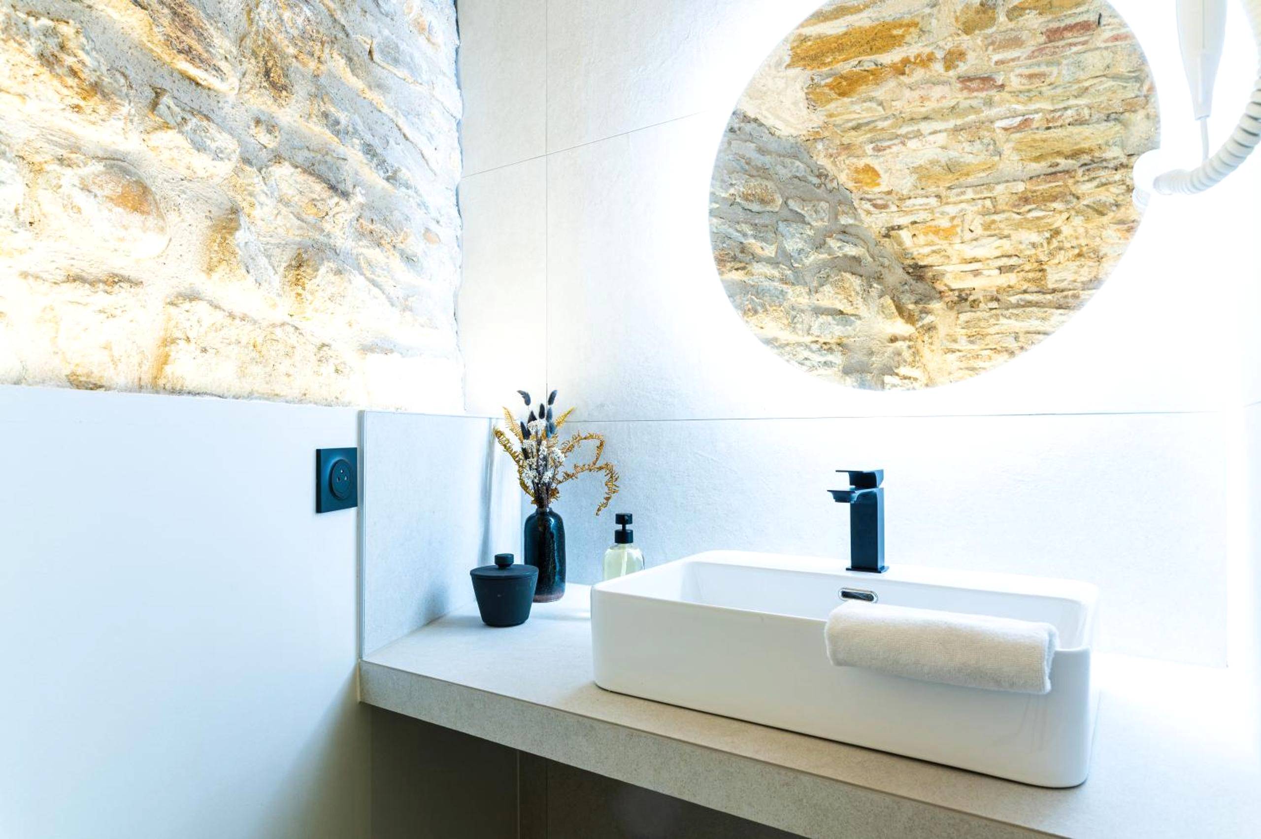 Photo du logement - Legend Majestic SPA - Insolite & Unique - Champagne - Parking privé - Bourg - en - Bresse