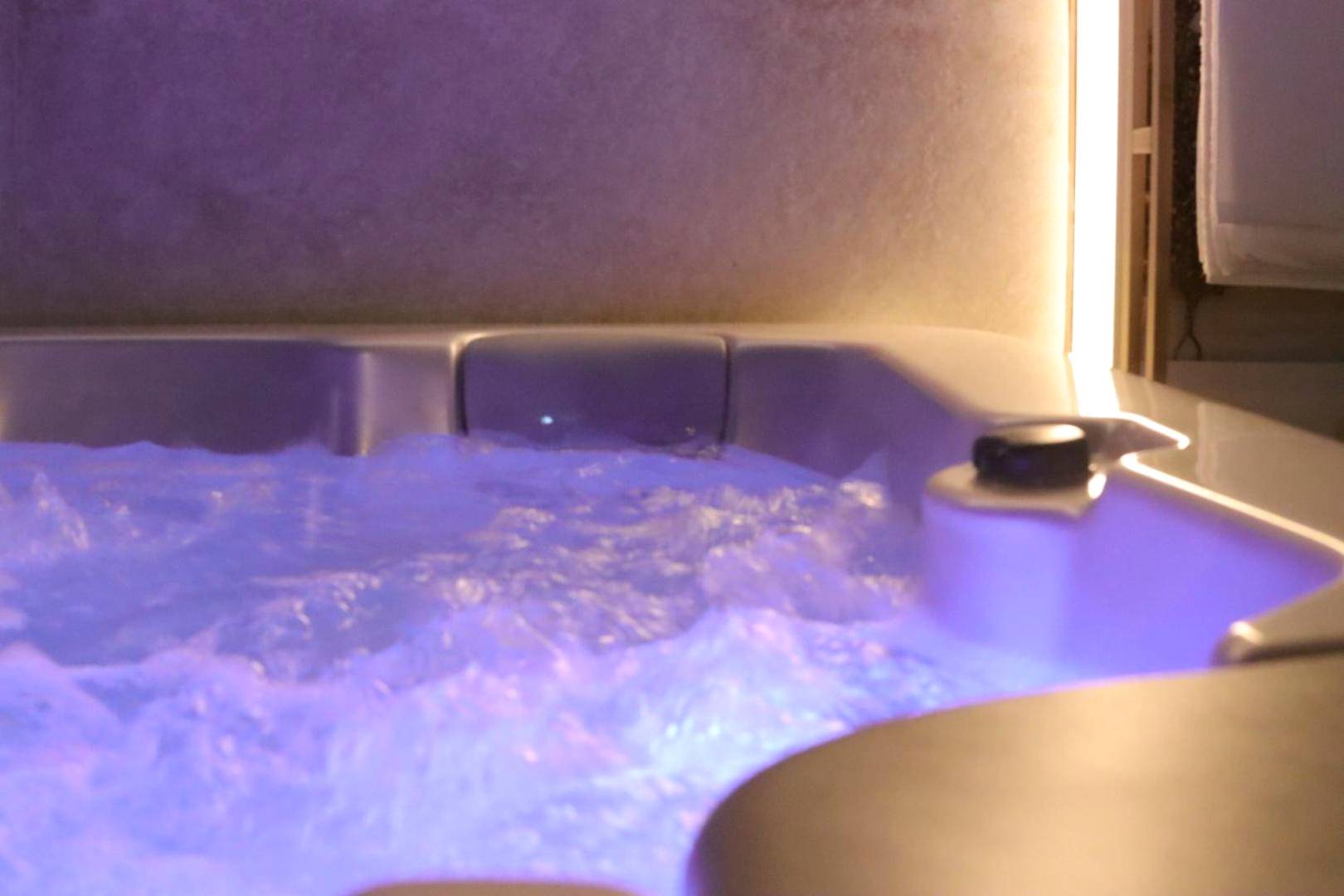 Photo du logement - Suite Jacuzzi privatif Li Li et Rose