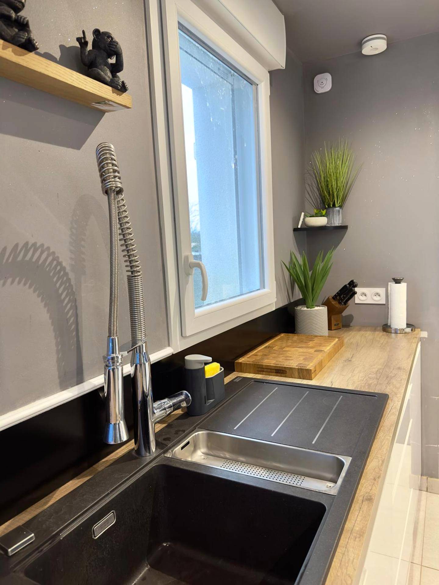 Évier de cuisine noir avec mitigeur flexible - Lincontournable - Jaccuzi - Piscine - Sauna - Hammam