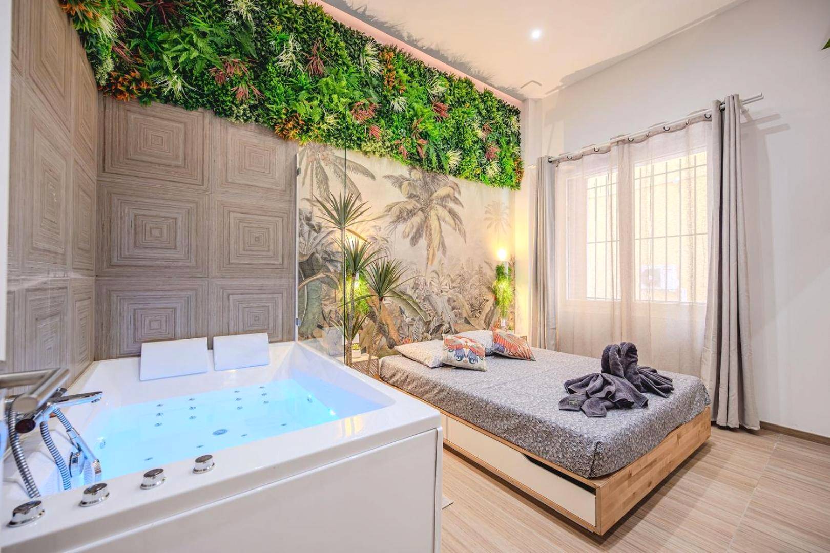 Vue principale - Love Room Toulon - Little Bangkok - Luxury SPA Apartment