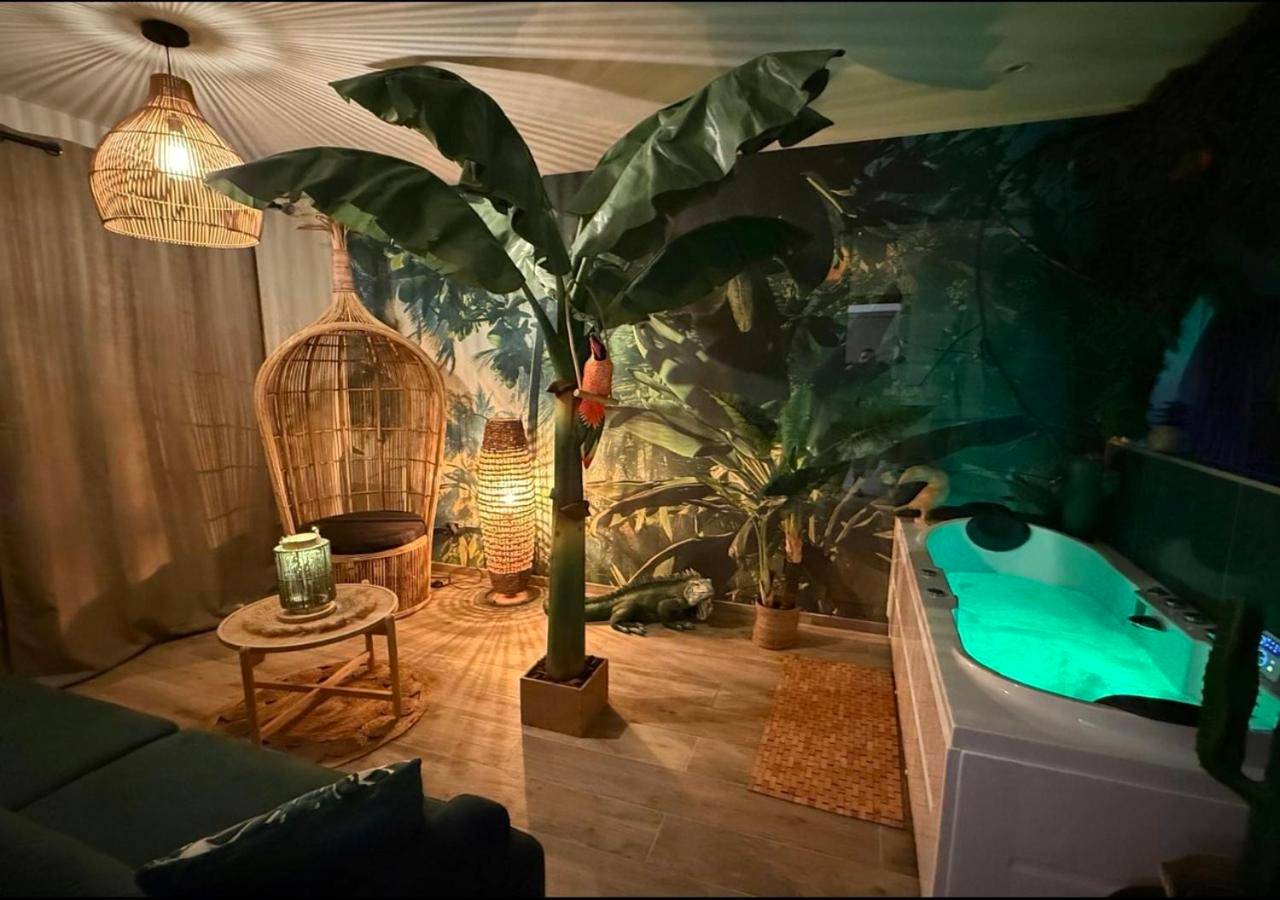 Vue principale - Love Room Nanteuil - lès - Meaux - Lodge de la Jungle avec Spa