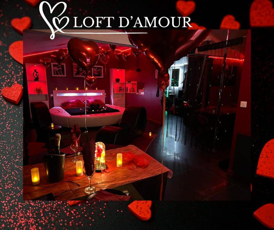 Table dressée et ballons en forme de cœur - Loft d'amour