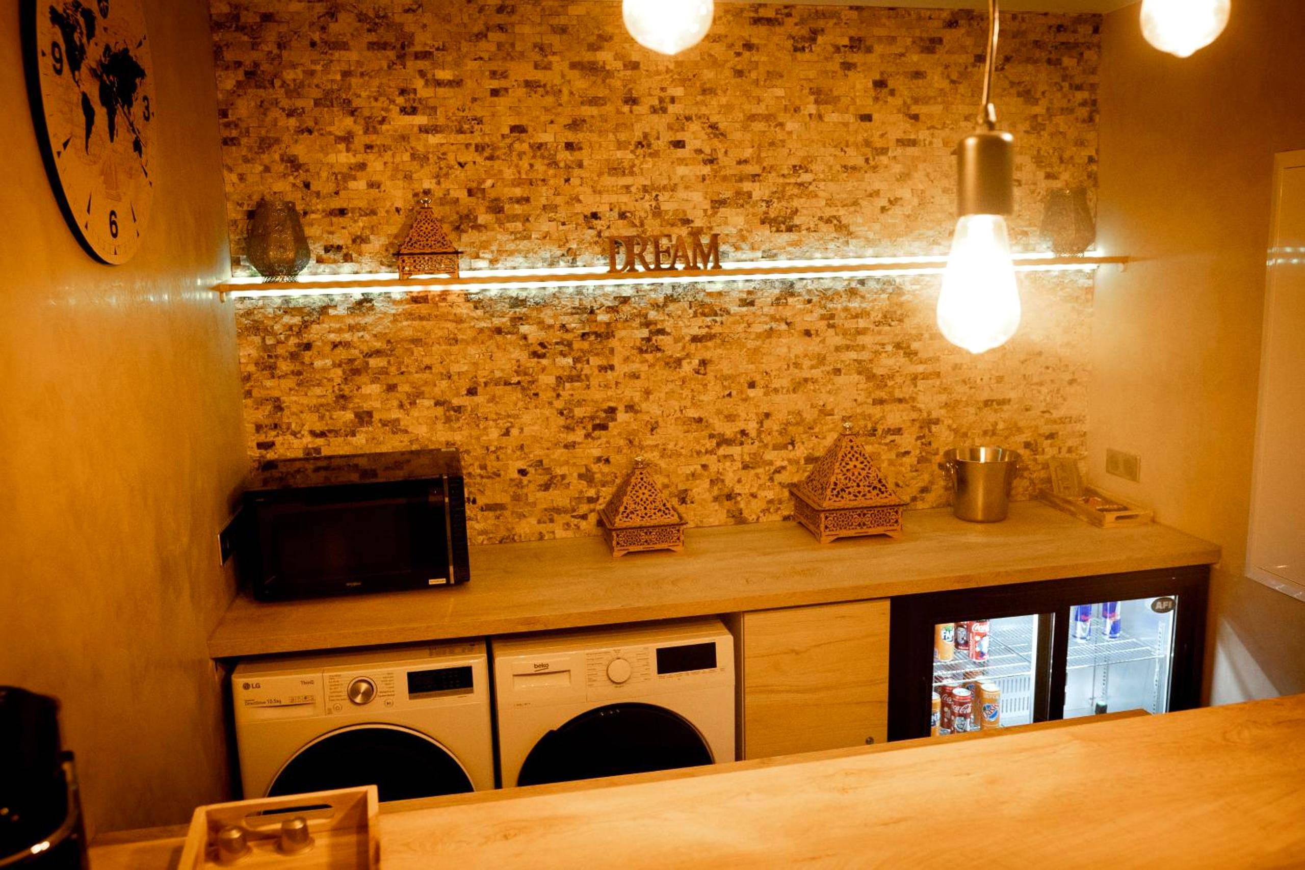 Photo du logement - LE LOFT A BULLES (85m2 Jacuzzi Hammam Billiard Bar Douche Sauna)