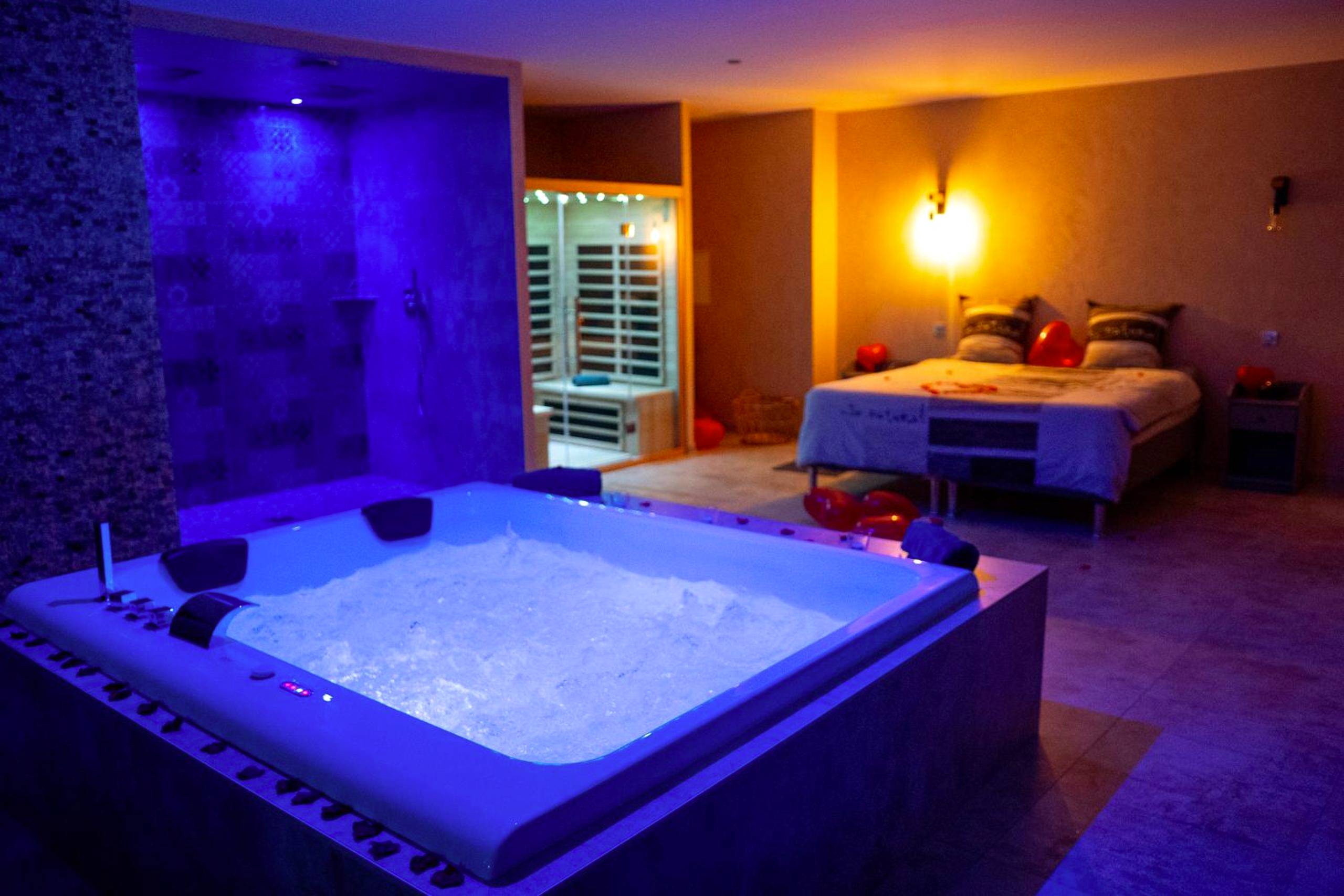 Photo du logement - LE LOFT A BULLES (85m2 Jacuzzi Hammam Billiard Bar Douche Sauna) - Strasbourg