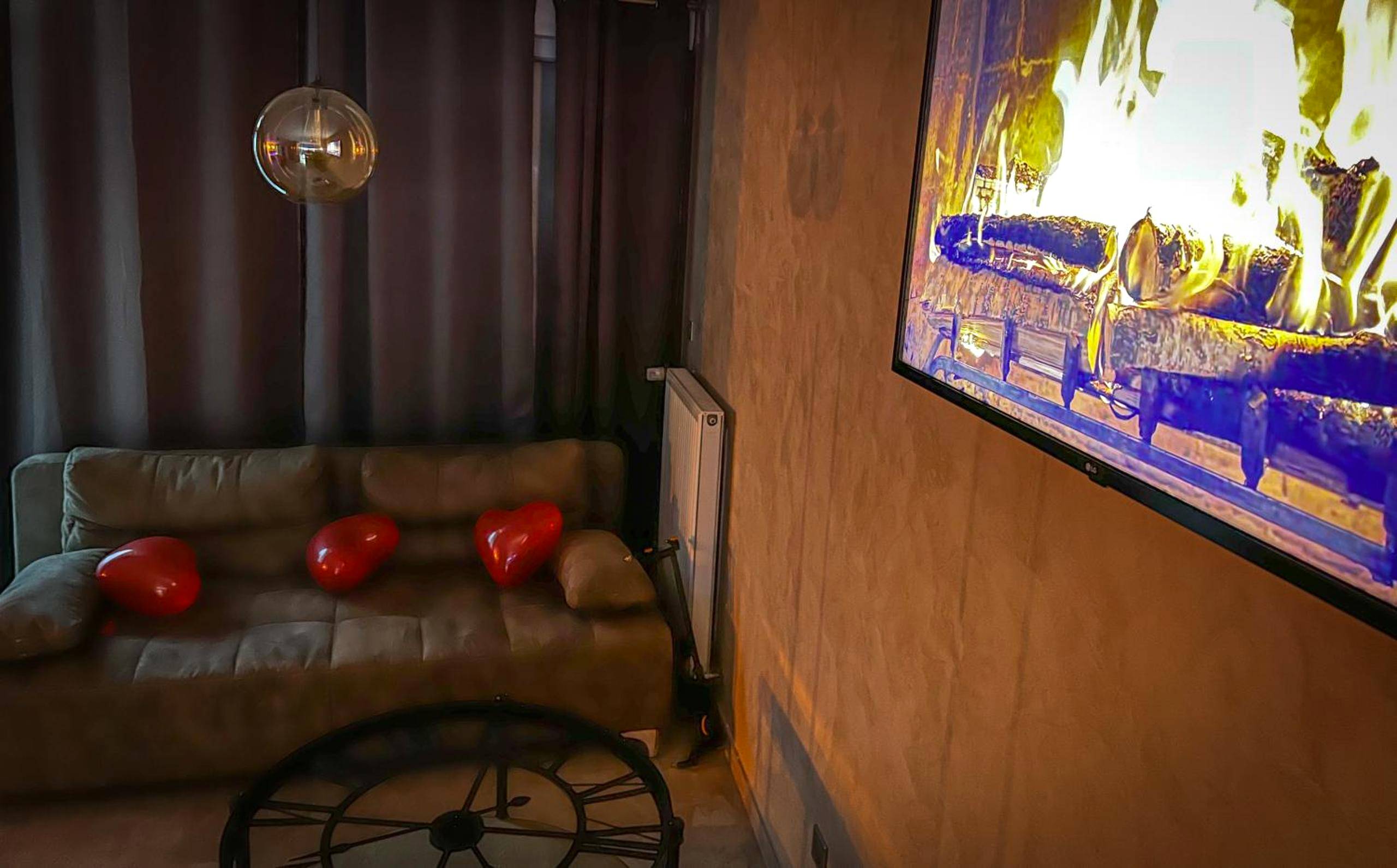 Photo du logement - LE LOFT A BULLES (85m2 Jacuzzi Hammam Billiard Bar Douche Sauna)