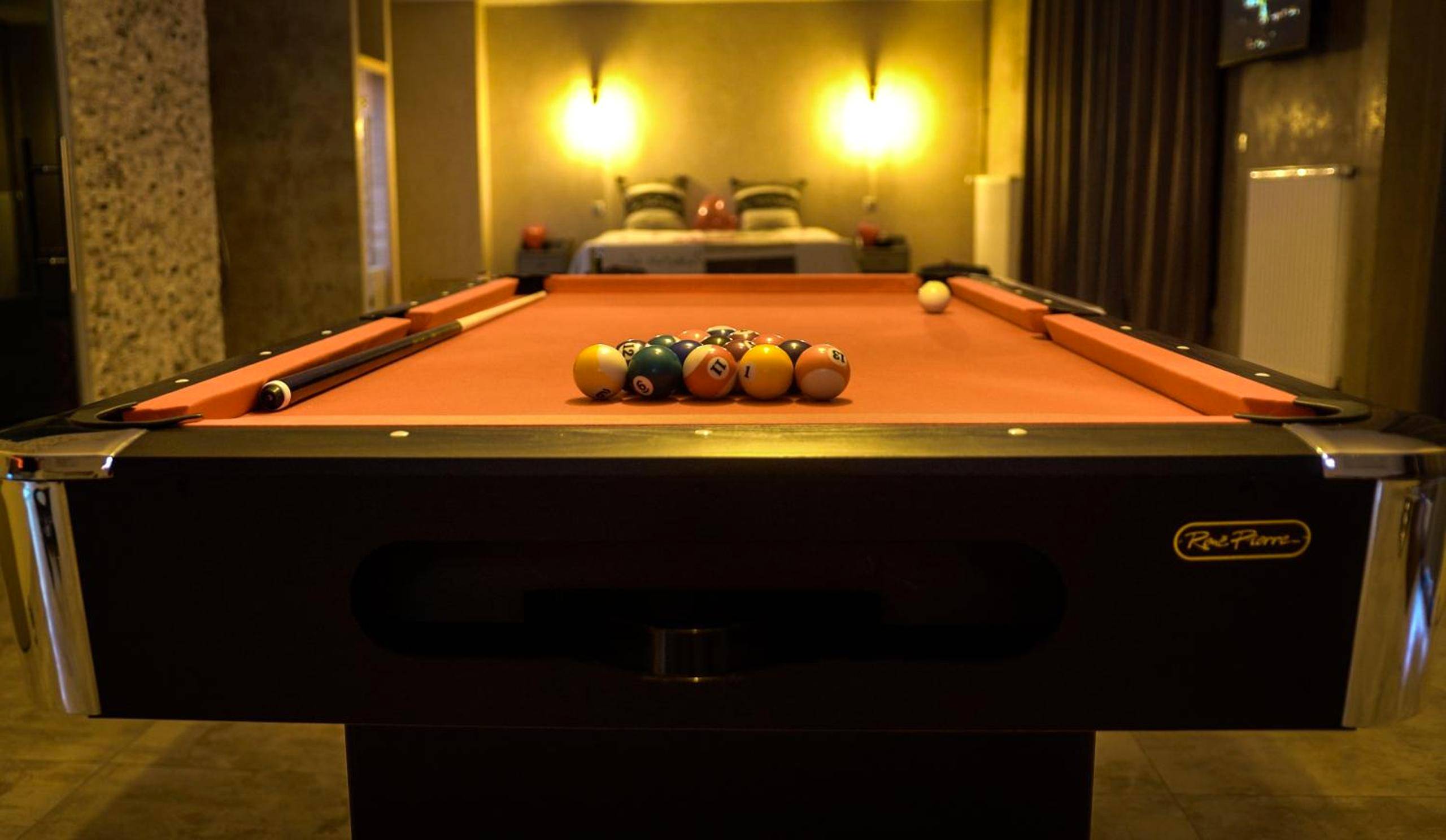 Photo du logement - LE LOFT A BULLES (85m2 Jacuzzi Hammam Billiard Bar Douche Sauna)