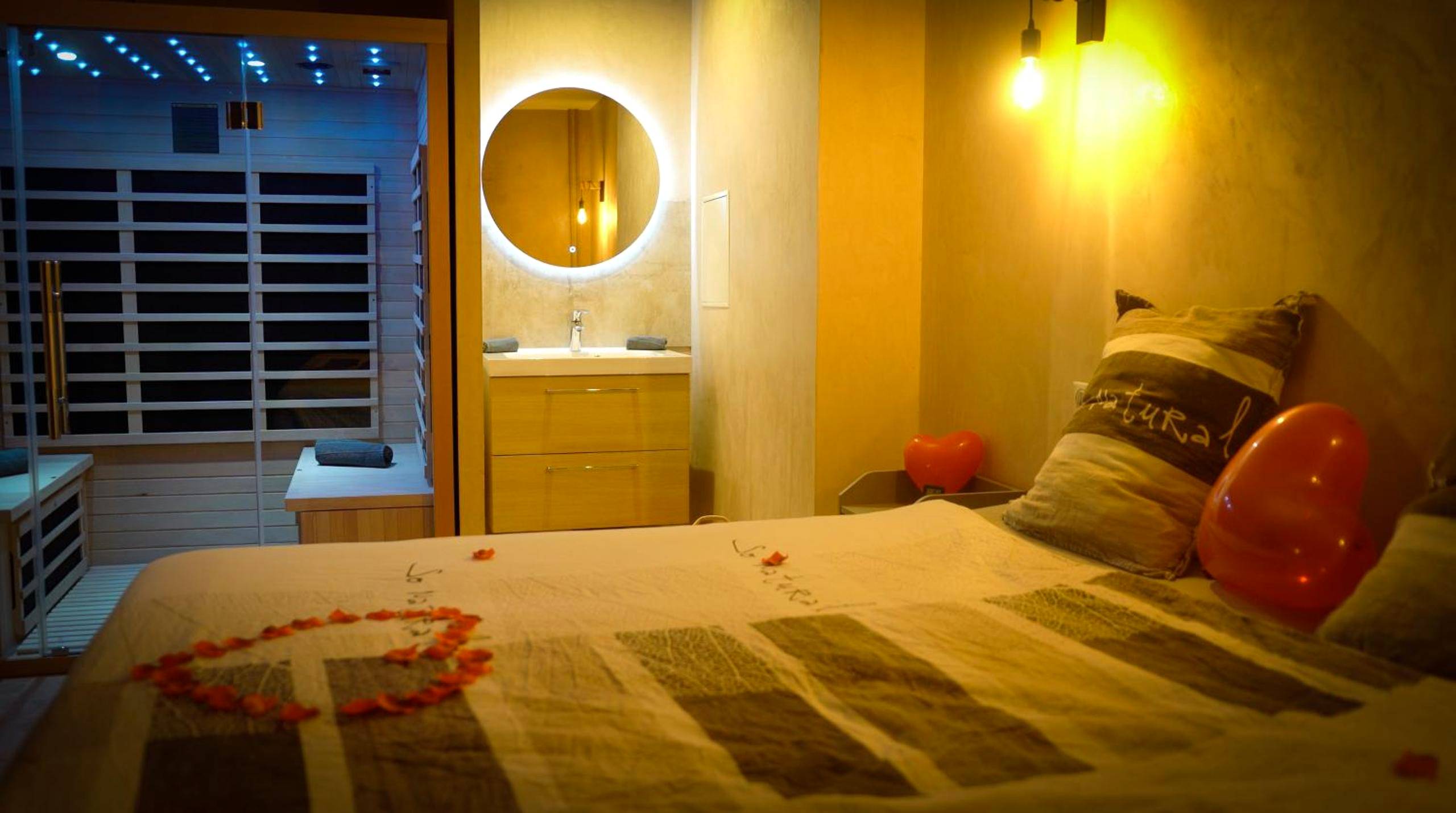 Photo du logement - LE LOFT A BULLES (85m2 Jacuzzi Hammam Billiard Bar Douche Sauna) - Strasbourg