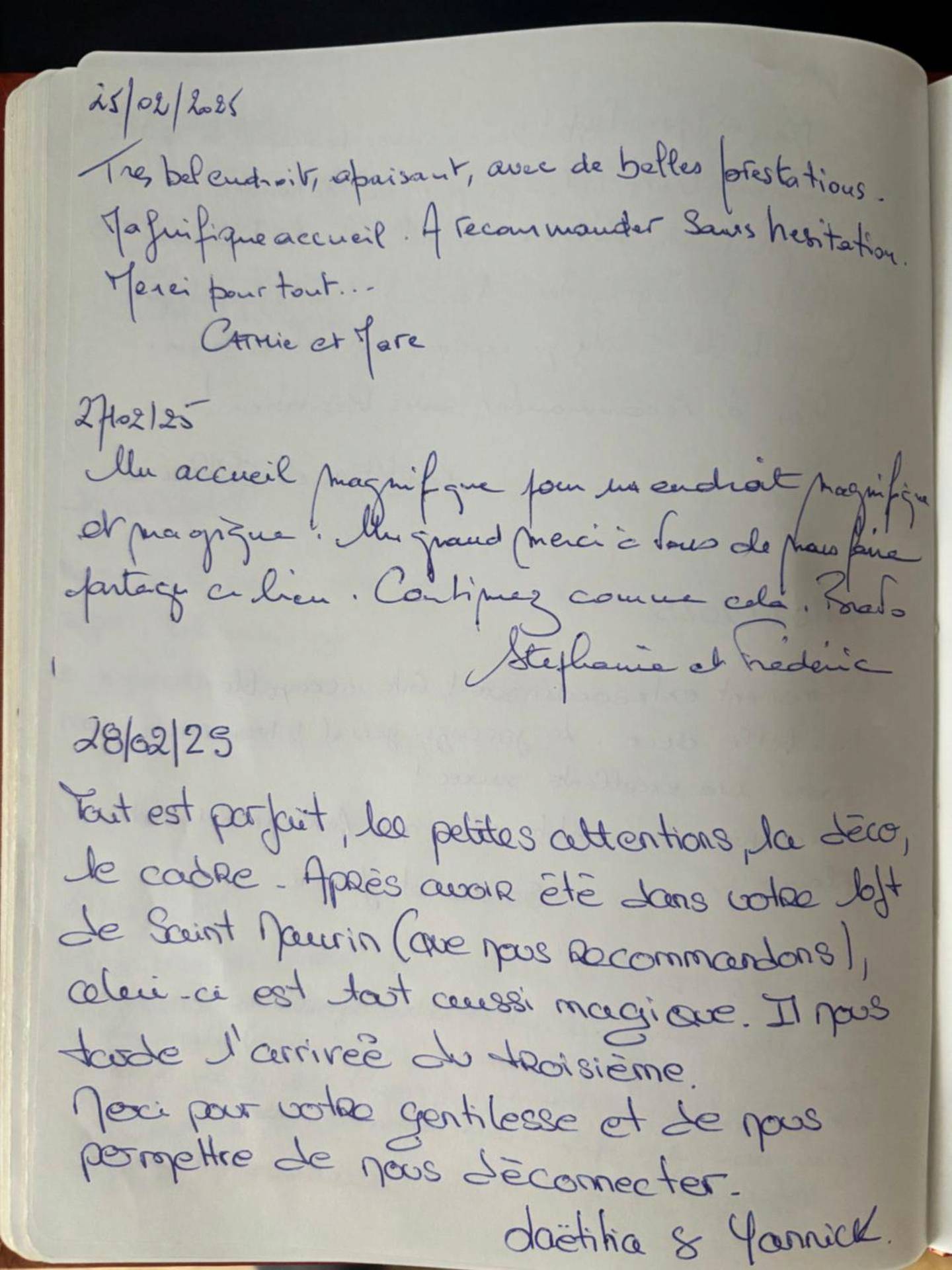Livre d'or avec témoignages de clients - Le loft en bulles