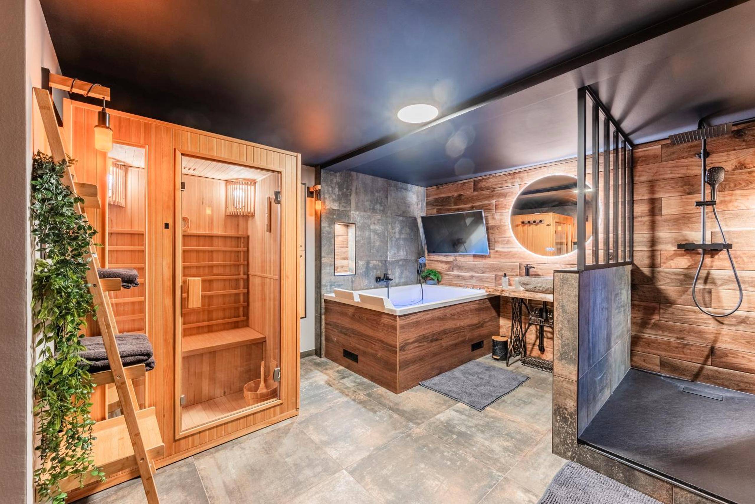 Sauna en bois et baignoire balnéo double - Loft sous les colombages d'Alsace / Sauna / Jacuzzi / Netflix / Wifi