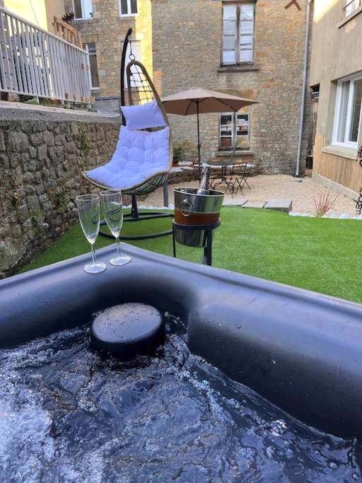 Photo du logement - Beau Loft room proche mont saint Michel jaccuzi illimité en plein centre Avranches - Avranches