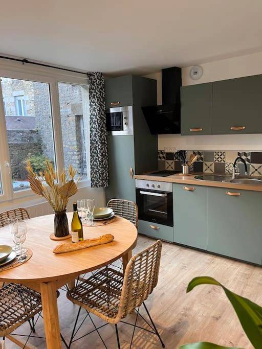 Photo du logement - Beau Loft room proche mont saint Michel jaccuzi illimité en plein centre Avranches