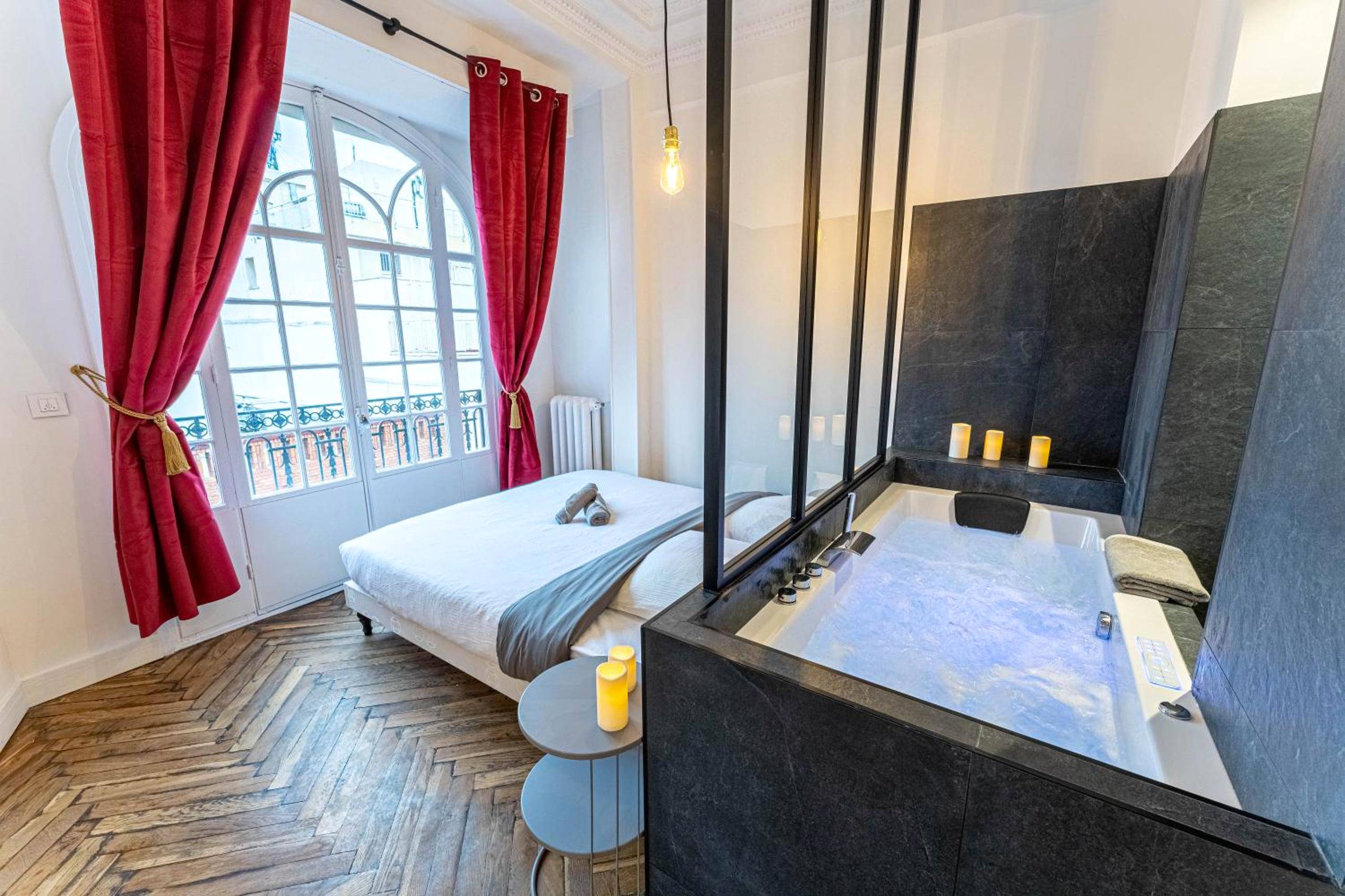 Chambre avec lit double et jacuzzi privatif - Love Room Nice - Jacuzzi - Nice quartier des musiciens - Loft