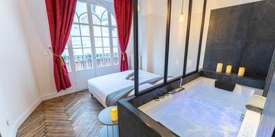 Suite romantique avec baignoire balnéo - Jacuzzi - Nice quartier des musiciens - Loft
