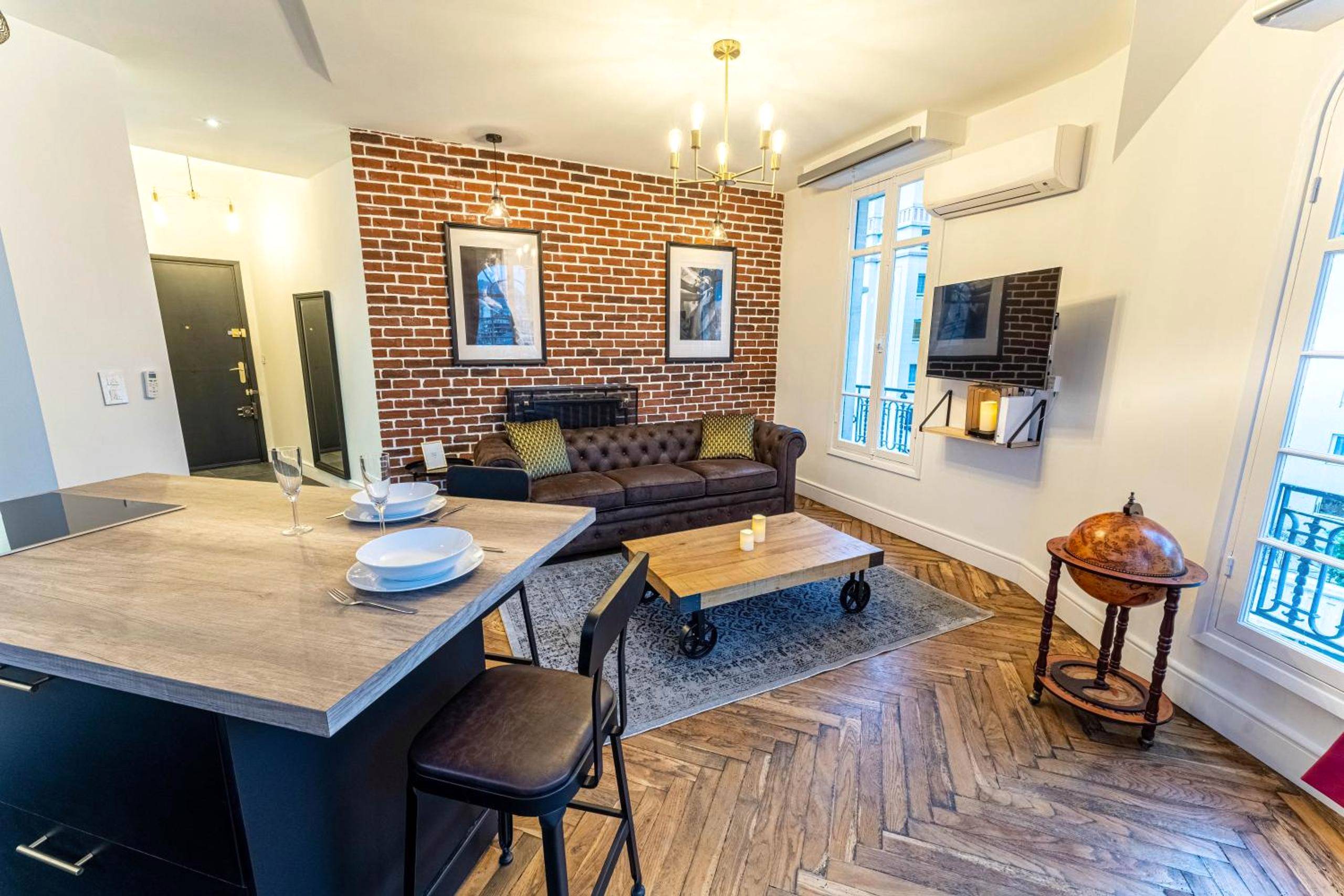 Espace de vie avec cuisine et coin salon - Jacuzzi - Nice quartier des musiciens - Loft