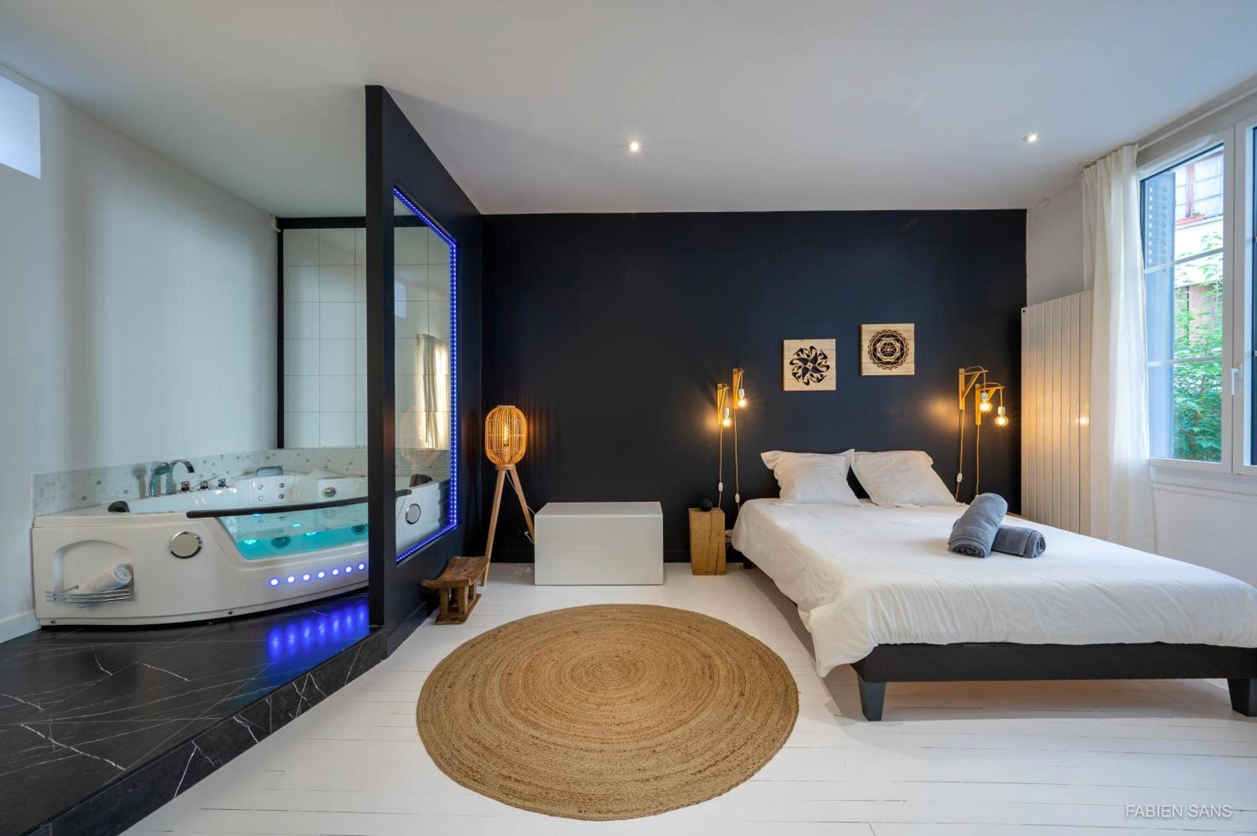 Photo du logement - LOFT Clim - Jacuzzi Centre Gare - Parking gratuit