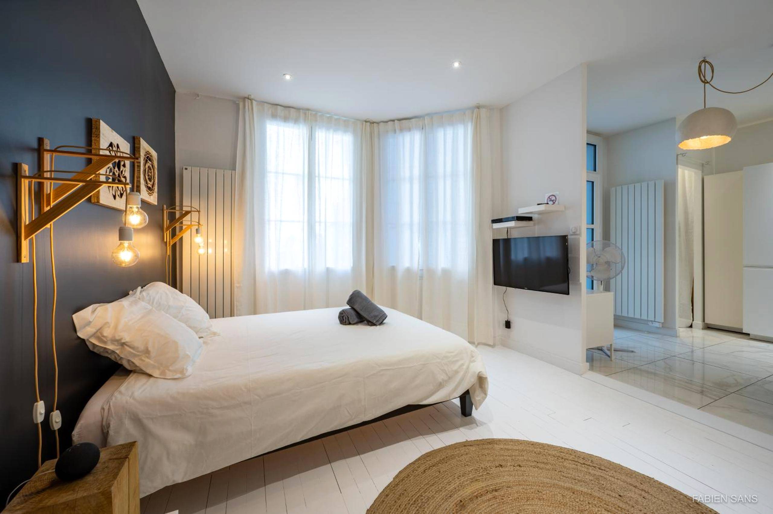 Photo du logement - LOFT Clim - Jacuzzi Centre Gare - Parking gratuit