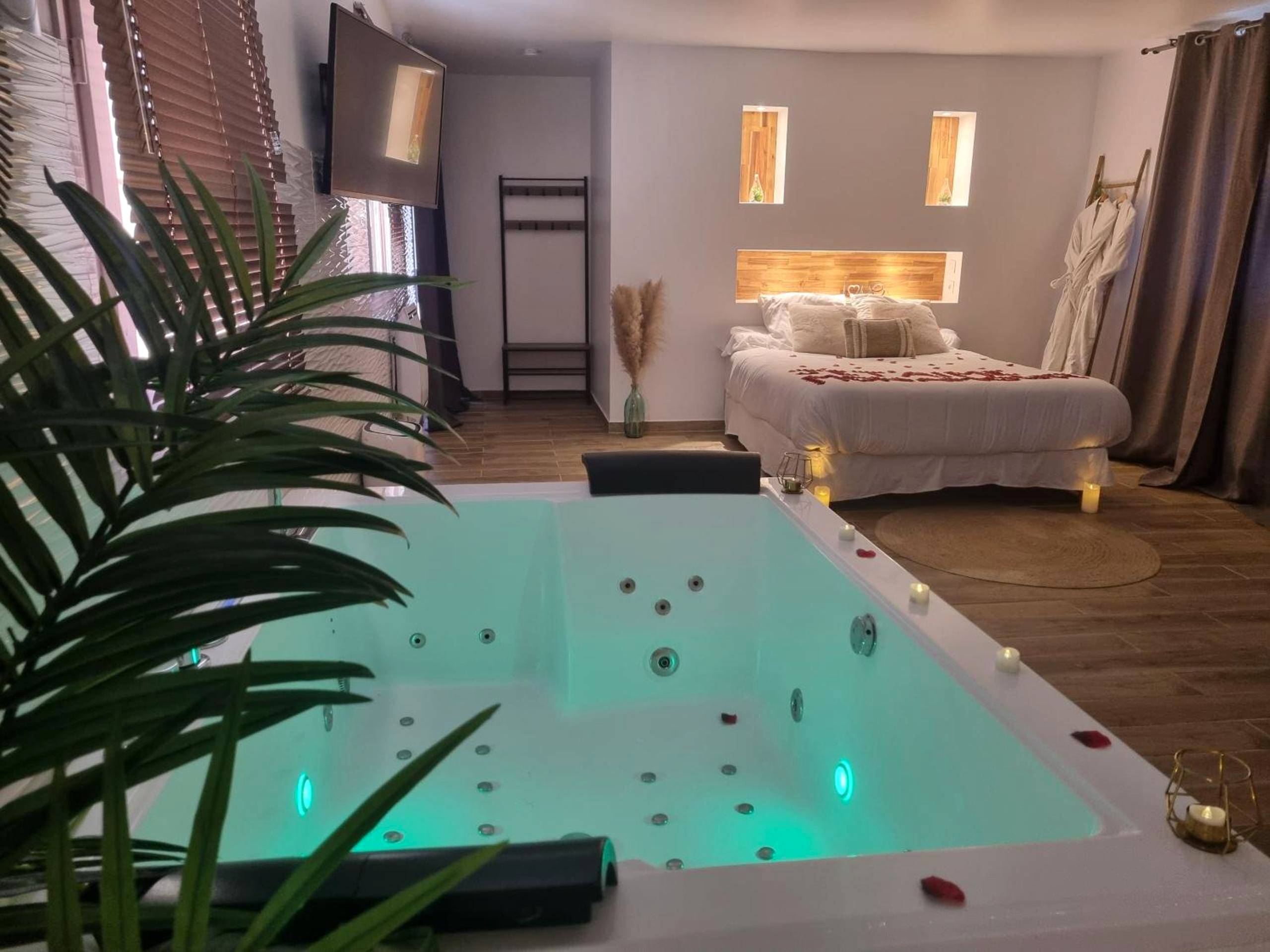 Photo du logement - loft avec jacuzzi et jardin privatif love room de luxe Paris idéal Saint Valentin - Saint - Prix