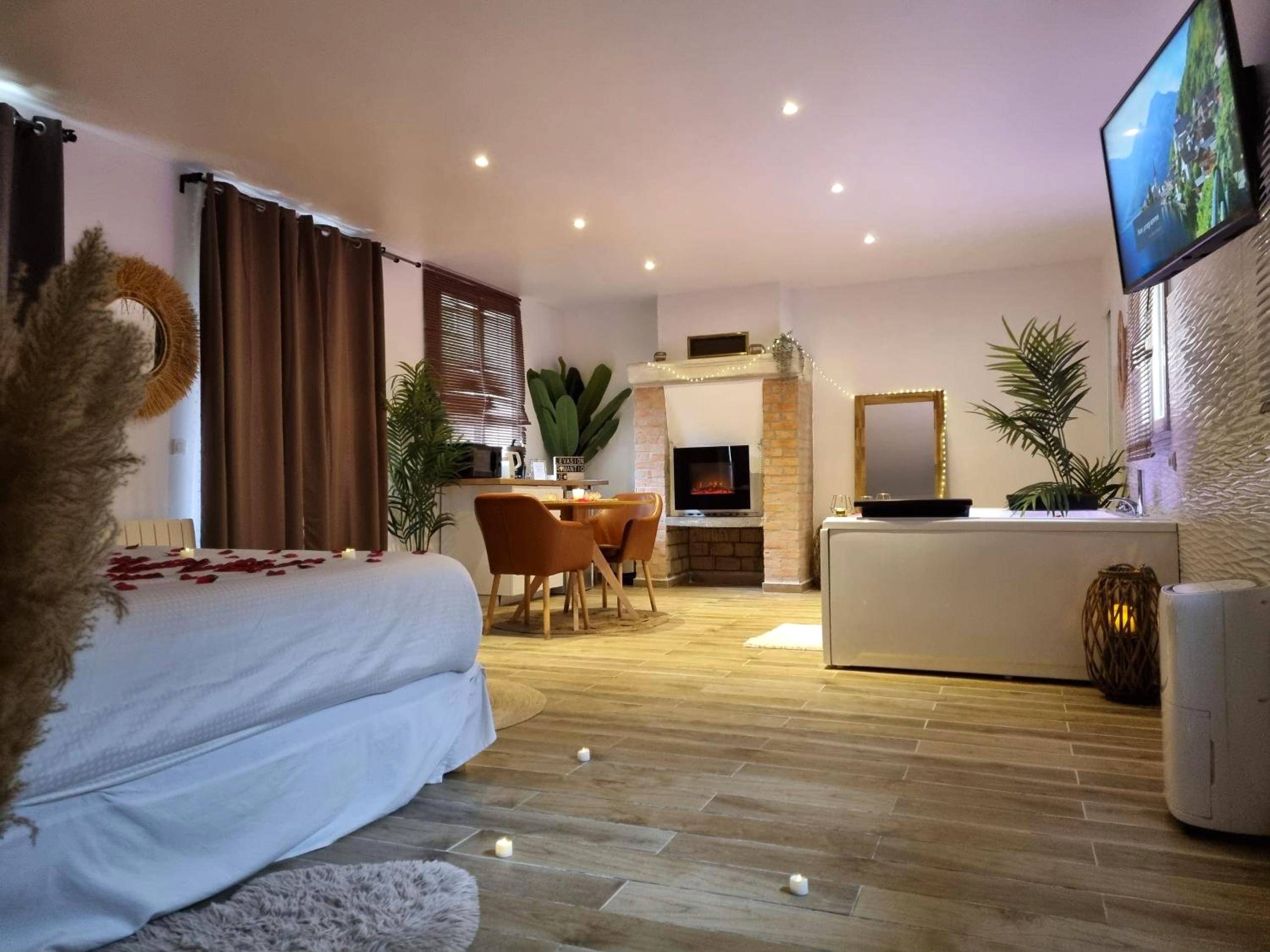 Photo du logement - loft avec jacuzzi et jardin privatif love room de luxe Paris idéal Saint Valentin - Saint - Prix