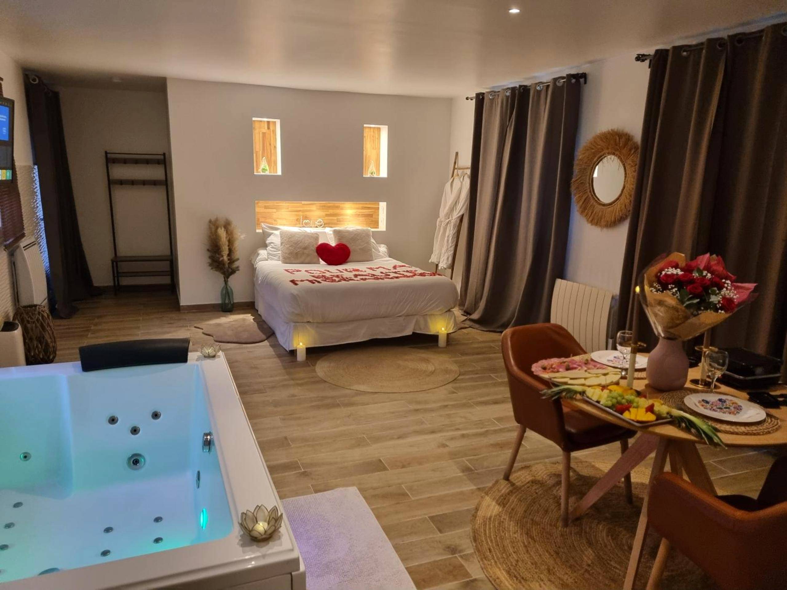 Photo du logement - loft avec jacuzzi et jardin privatif love room de luxe Paris idéal Saint Valentin - Saint - Prix