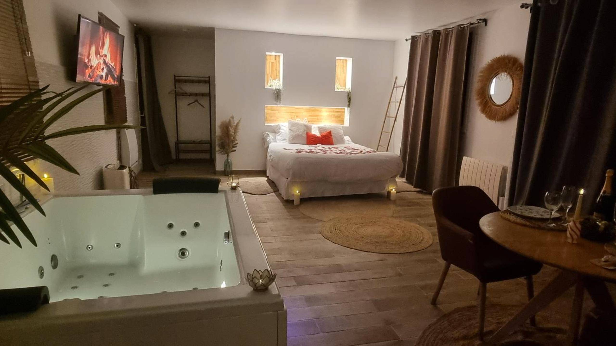 Photo du logement - loft avec jacuzzi et jardin privatif love room de luxe Paris idéal Saint Valentin - Saint - Prix