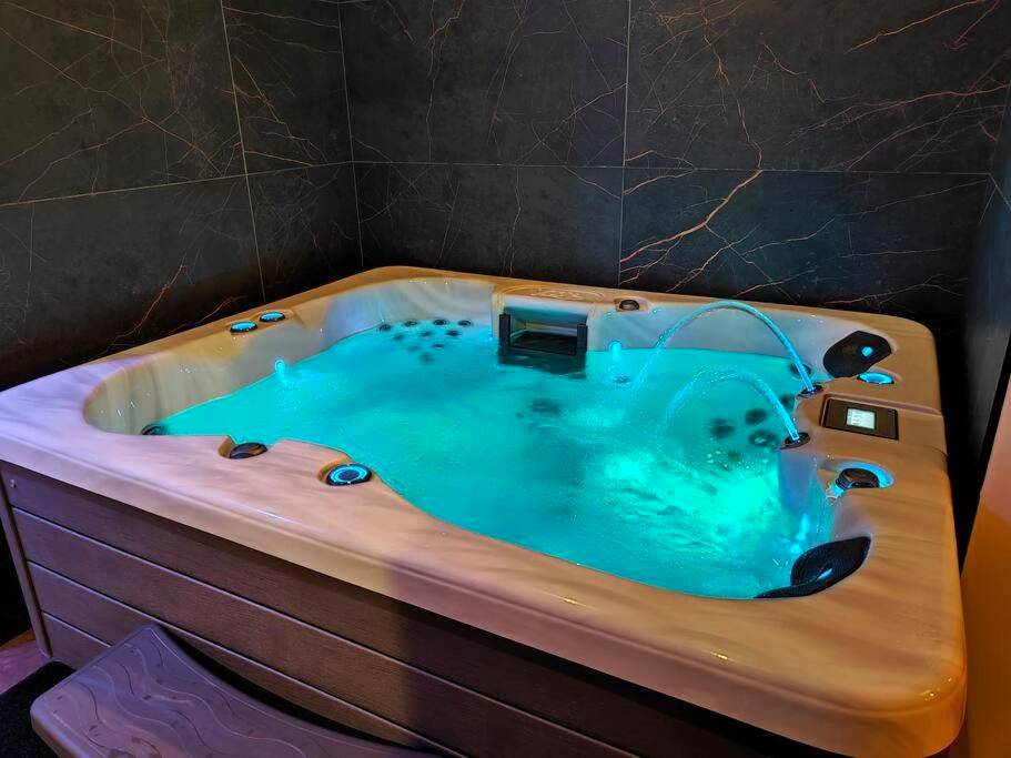 Photo du logement - Le Loft Lens : Jacuzzi - sauna - hammam - Lens