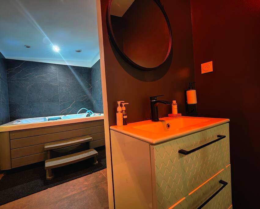 Detail du logement - Le Loft Lens : Jacuzzi - sauna - hammam
