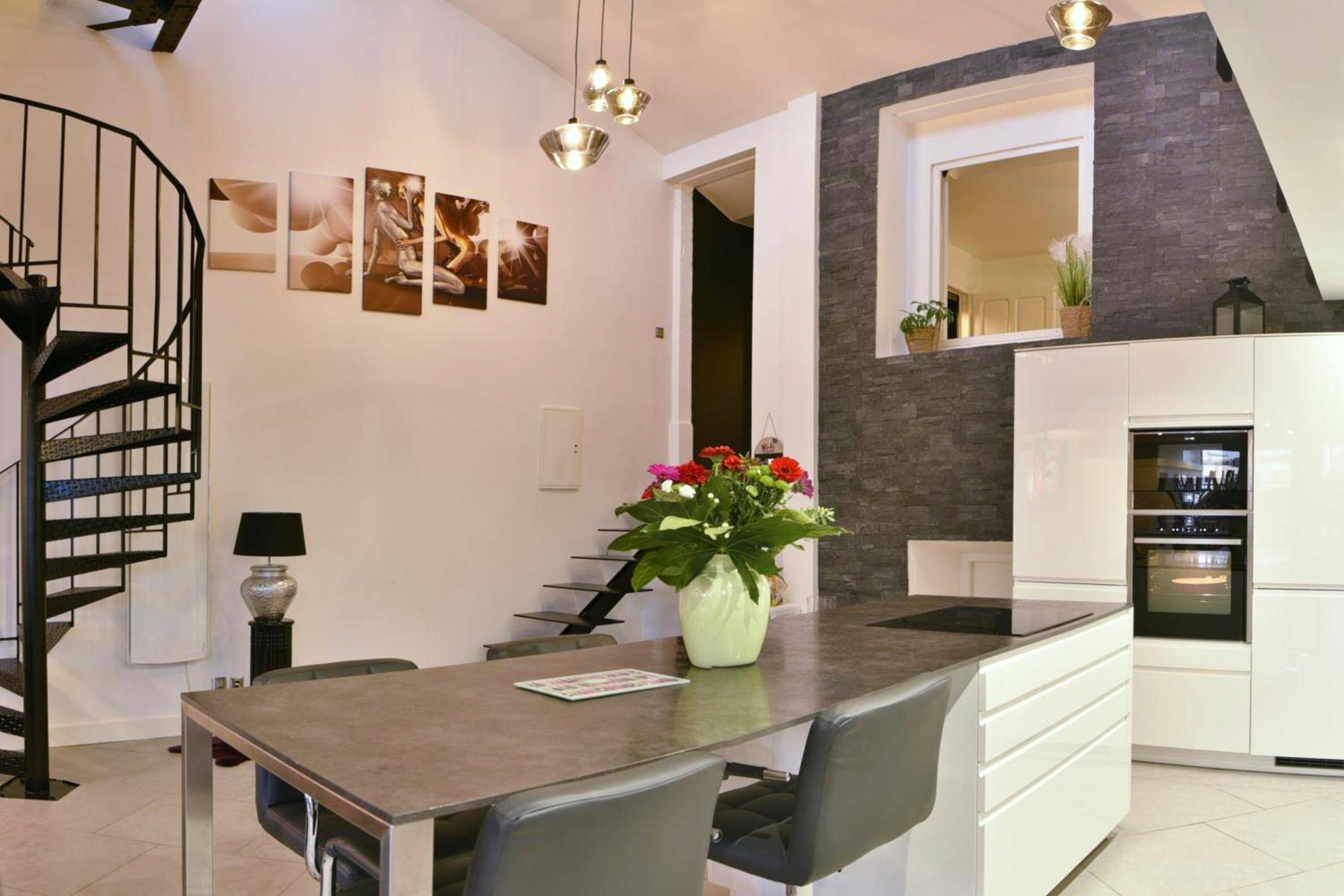 Photo du logement - Le LOFT, MoonLOVE, Jacuzzi et sauna privatifs sur terrasse, 120m2 - Jarville - la - Malgrange