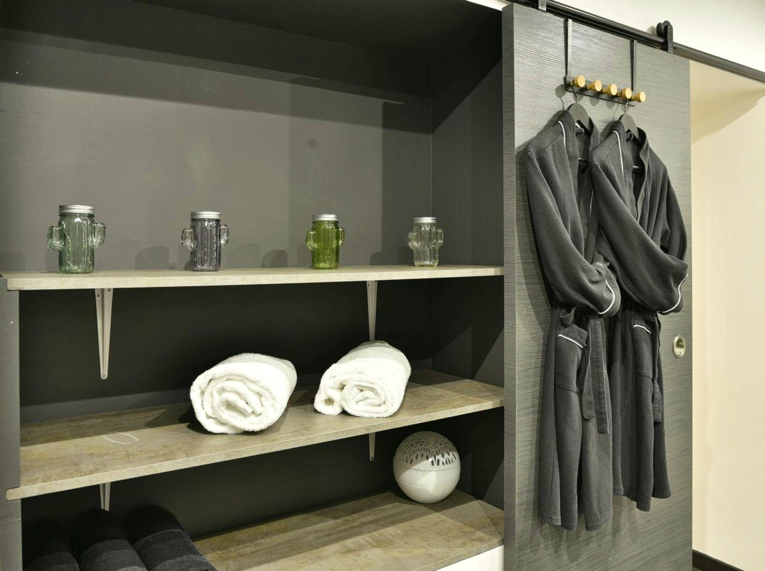 Photo du logement - Le LOFT, MoonLOVE, Jacuzzi et sauna privatifs sur terrasse, 120m2