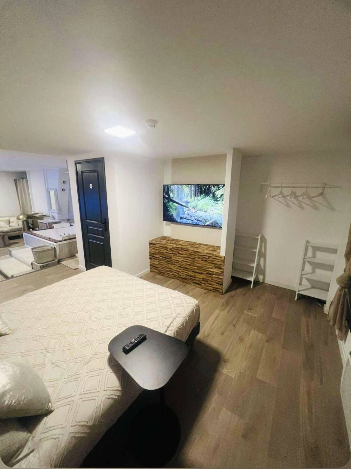 Photo du logement - Loft ravissant 45m2 Jacuzzi RVB NIGHT 2 ÉTABLISSEMENT FERMÉ DÉFINITIVEMENT