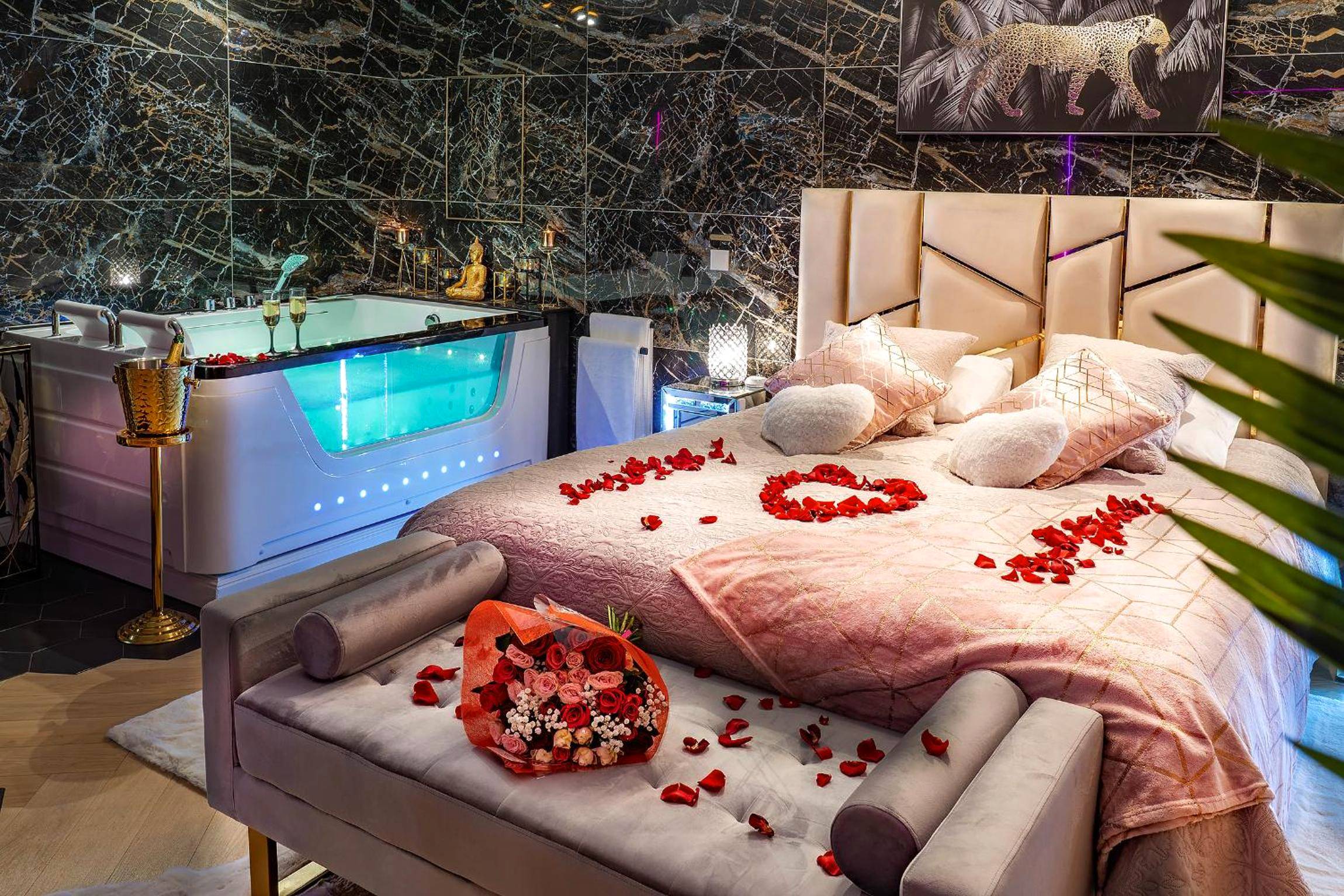 Vue du logement - Love Room Narbonne - Magnifique loft / spa en face de la cathédrale !