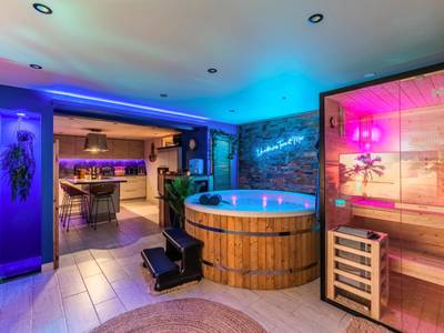 Espace bien - être avec jacuzzi et sauna - Love Room Herrlisheim - Loft SPA privatif 2 - 4 pers - Jacuzzi & Sauna près...