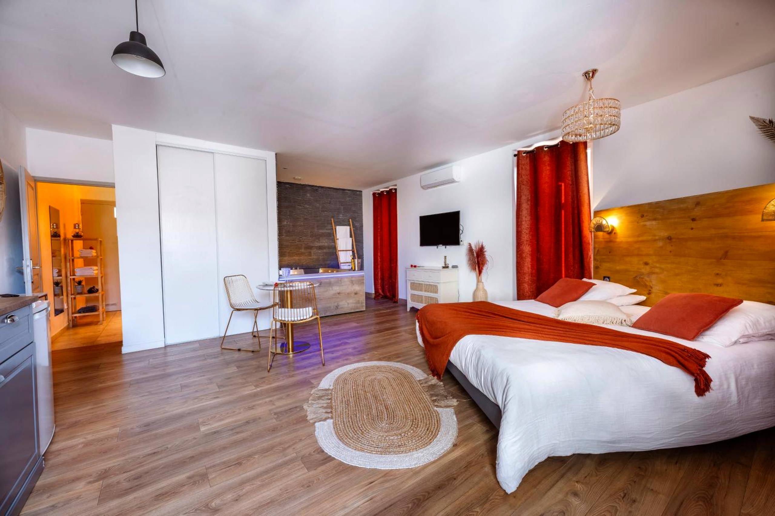 Photo du logement - Loft Romantique - Spa Privatif - Spa Noctambulles