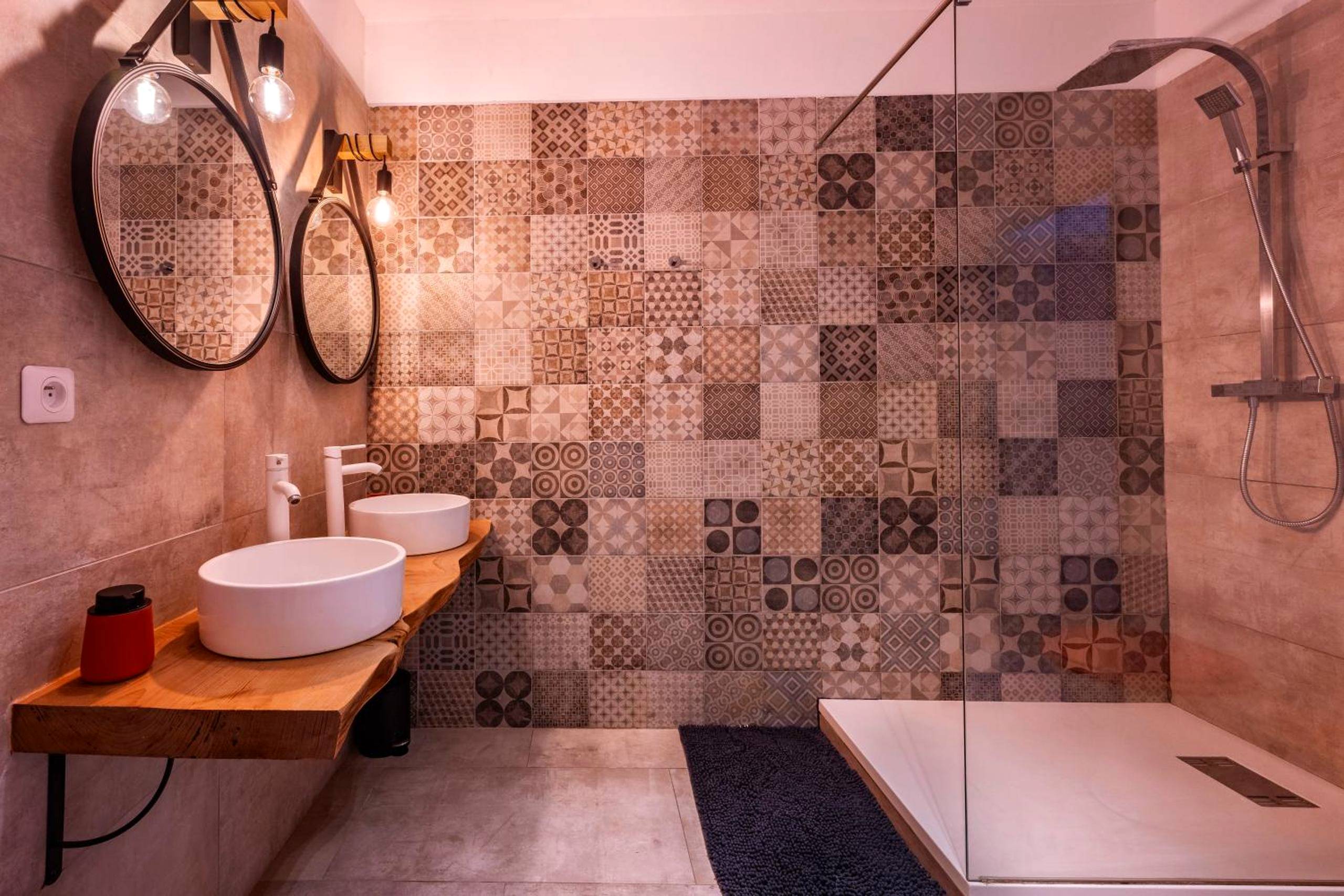 Photo du logement - Loft Romantique - Spa Privatif - Spa Noctambulles - Hyères