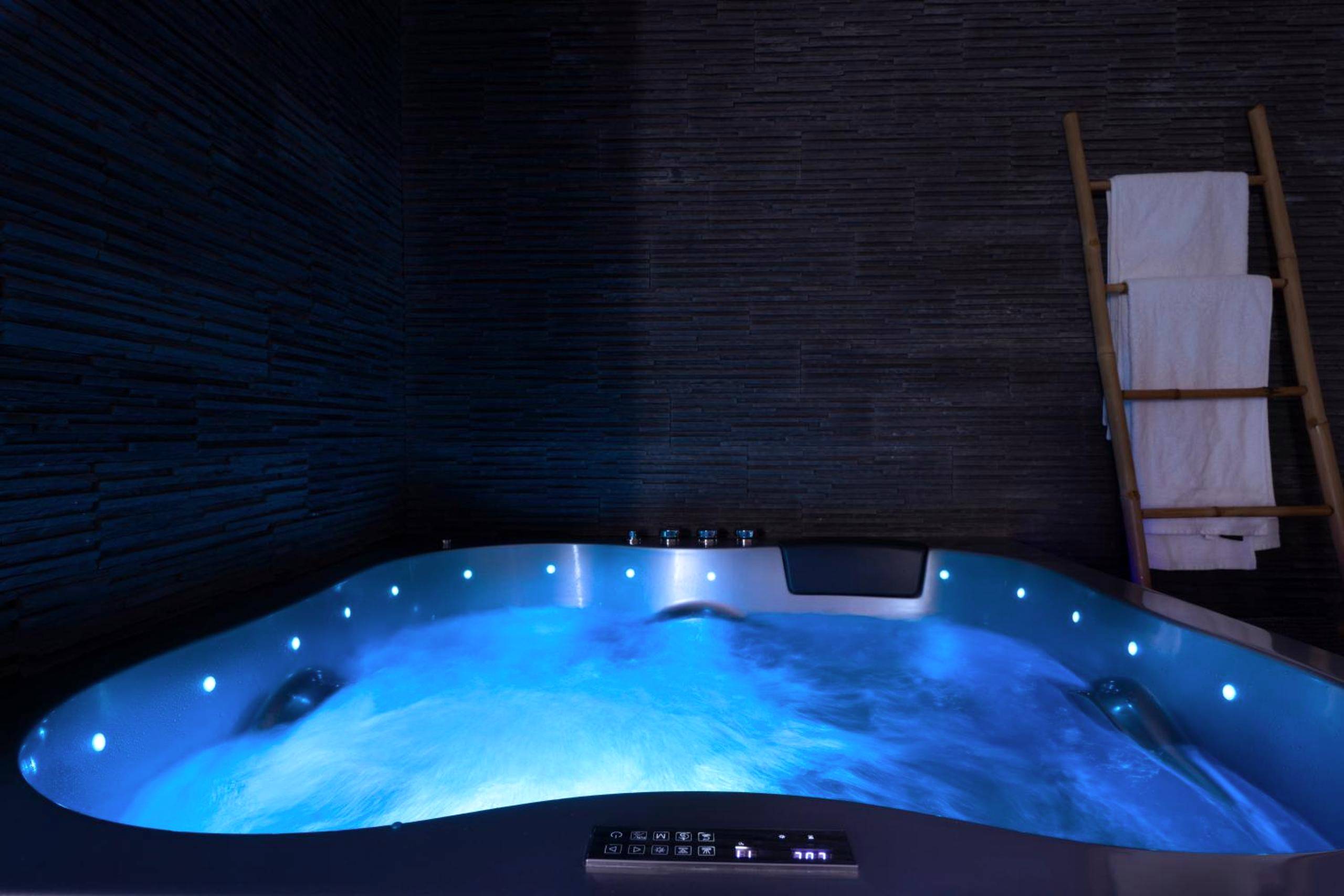 Photo du logement - Loft Romantique - Spa Privatif - Spa Noctambulles