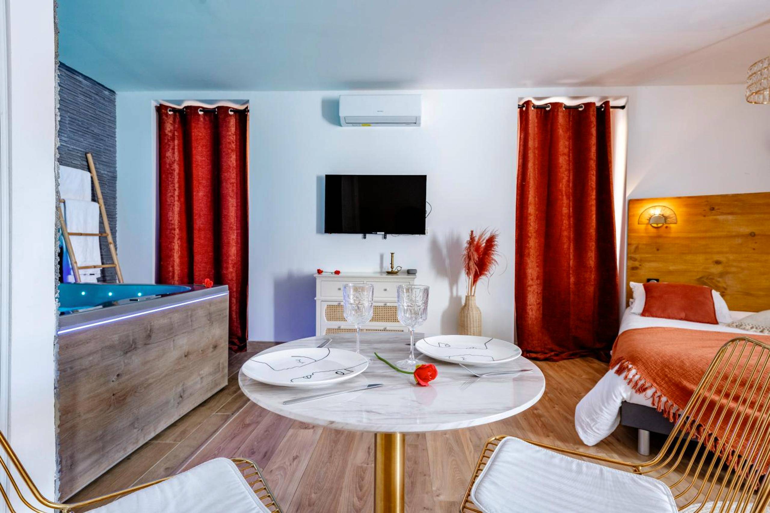 Photo du logement - Loft Romantique - Spa Privatif - Spa Noctambulles