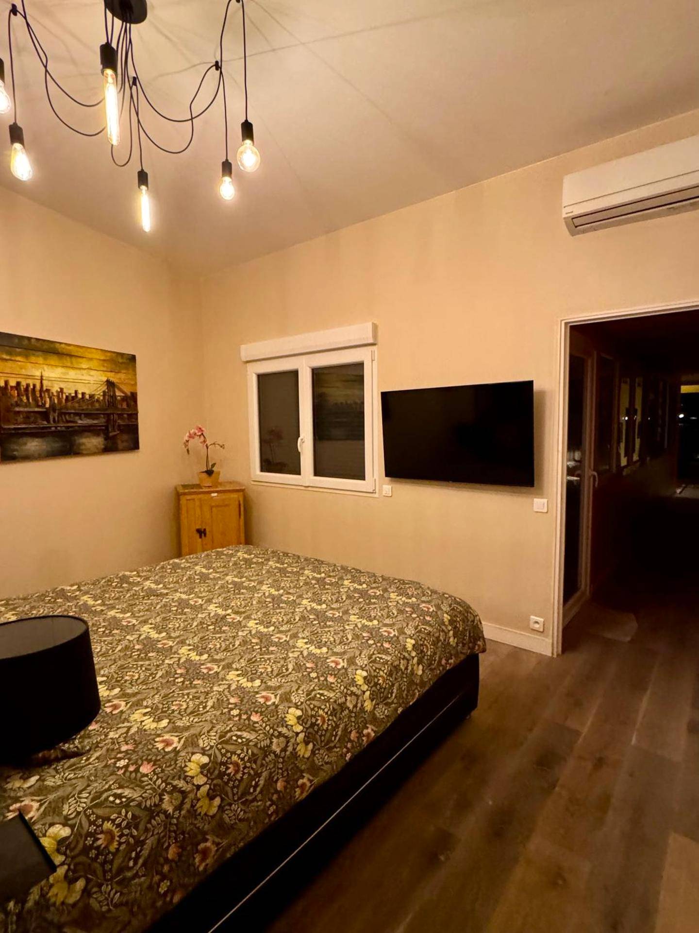 Photo du logement - Loft Spa Reims - fr 250m2 privatifs, piscine intérieure chauffée, spa et parking - Reims