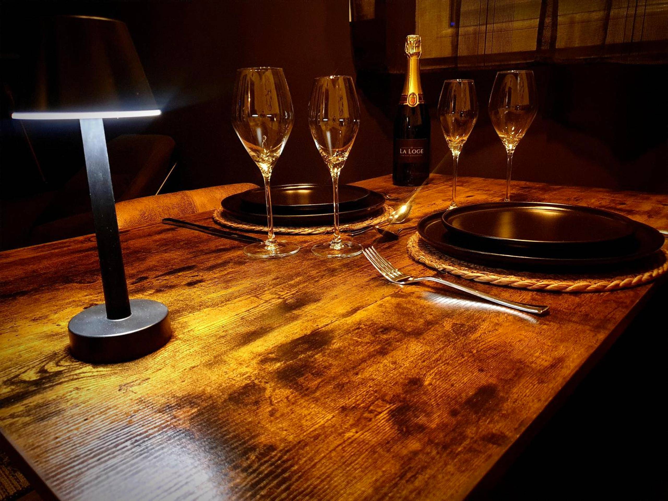 Table dînatoire romantique avec champagne - La Loge