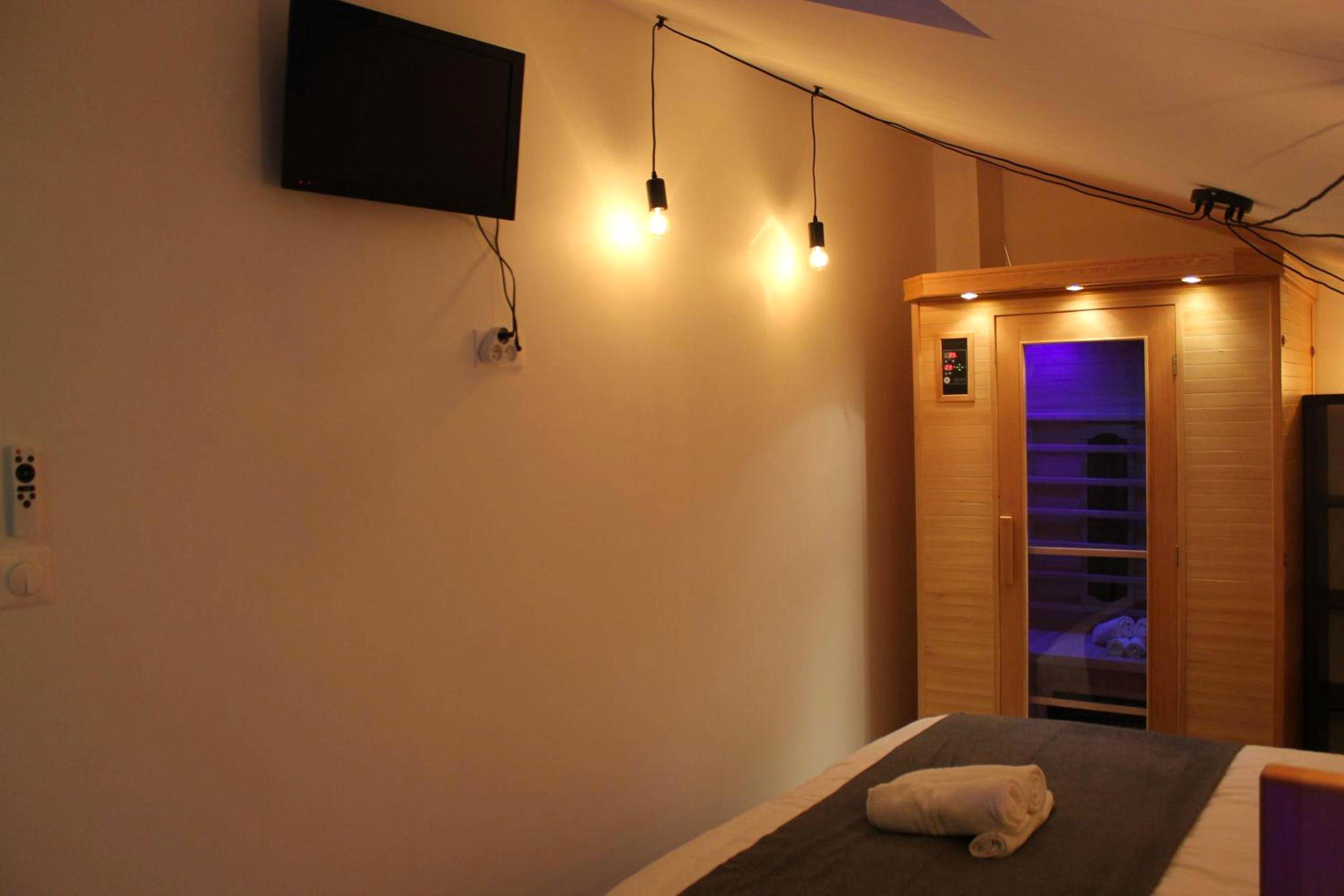 Photo du logement - Le logis du bien - être, balnéo & sauna dans chambre