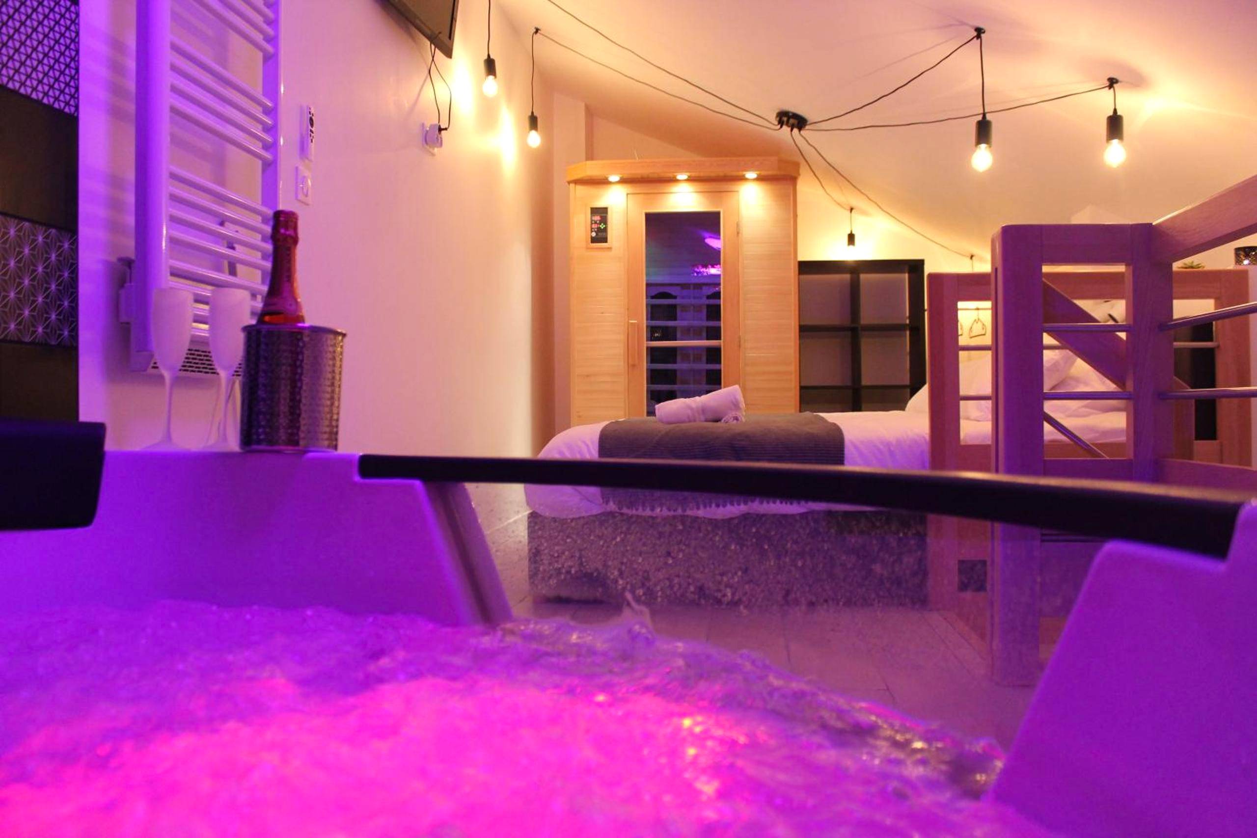 Photo du logement - Le logis du bien - être, balnéo & sauna dans chambre