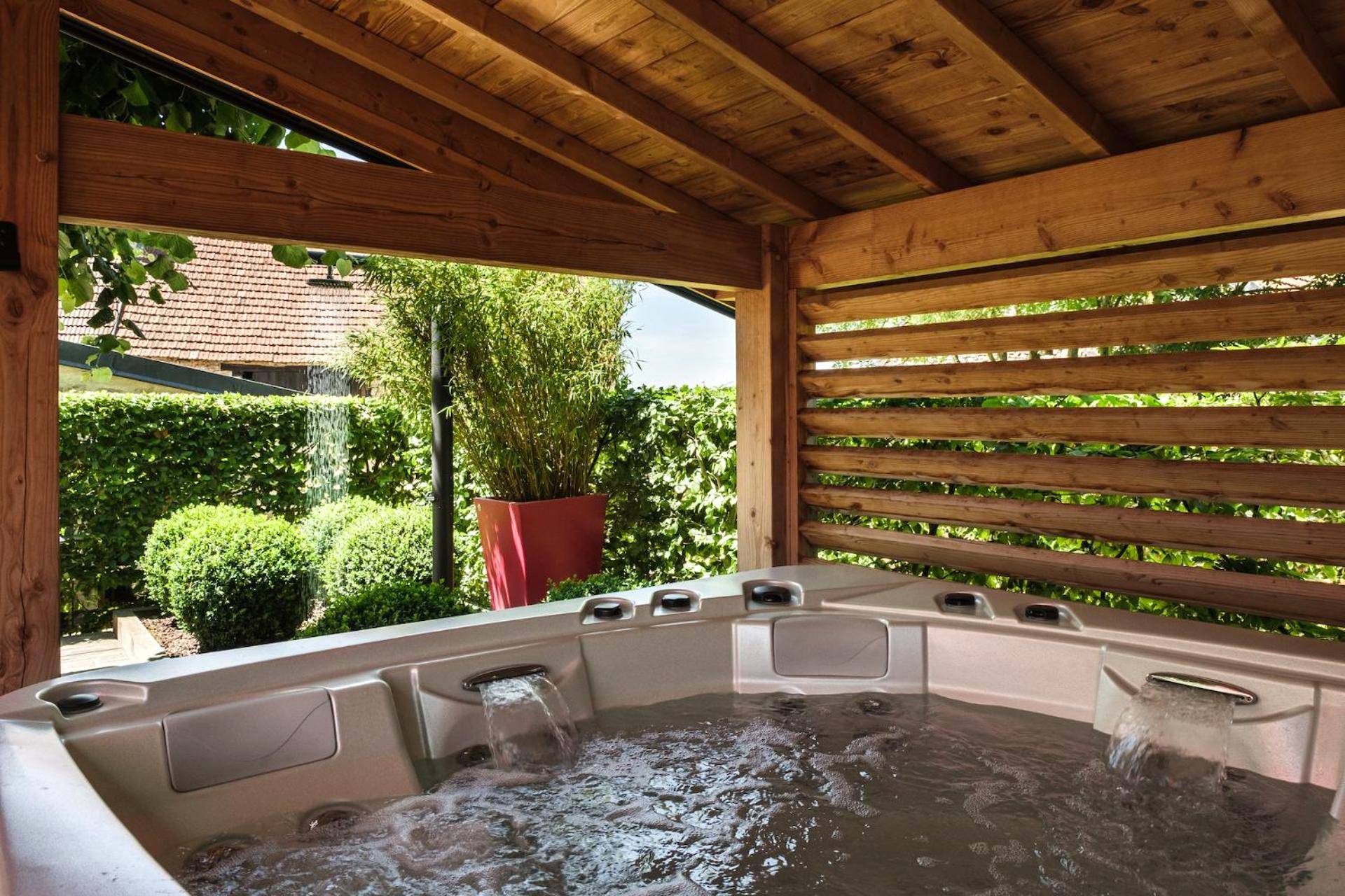 Vue principale - Love Room Jouey - Le Logis des Prés Verts Villa avec Jacuzzi Privatif