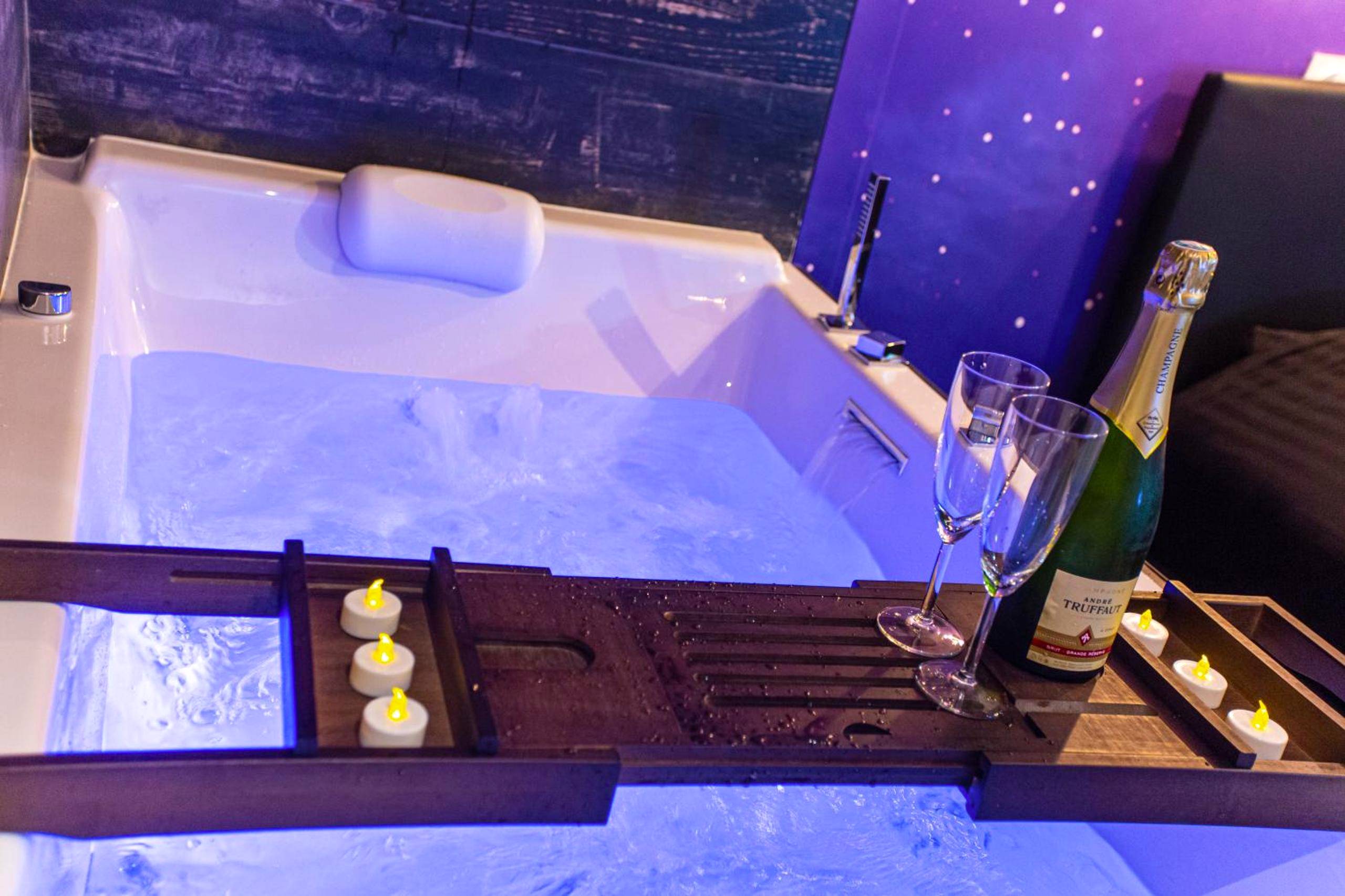 Vue du logement - Love Room Lorient - LOVE ROOM - SPECIAL AMOUREUX - HYPER CENTRE - Lorient