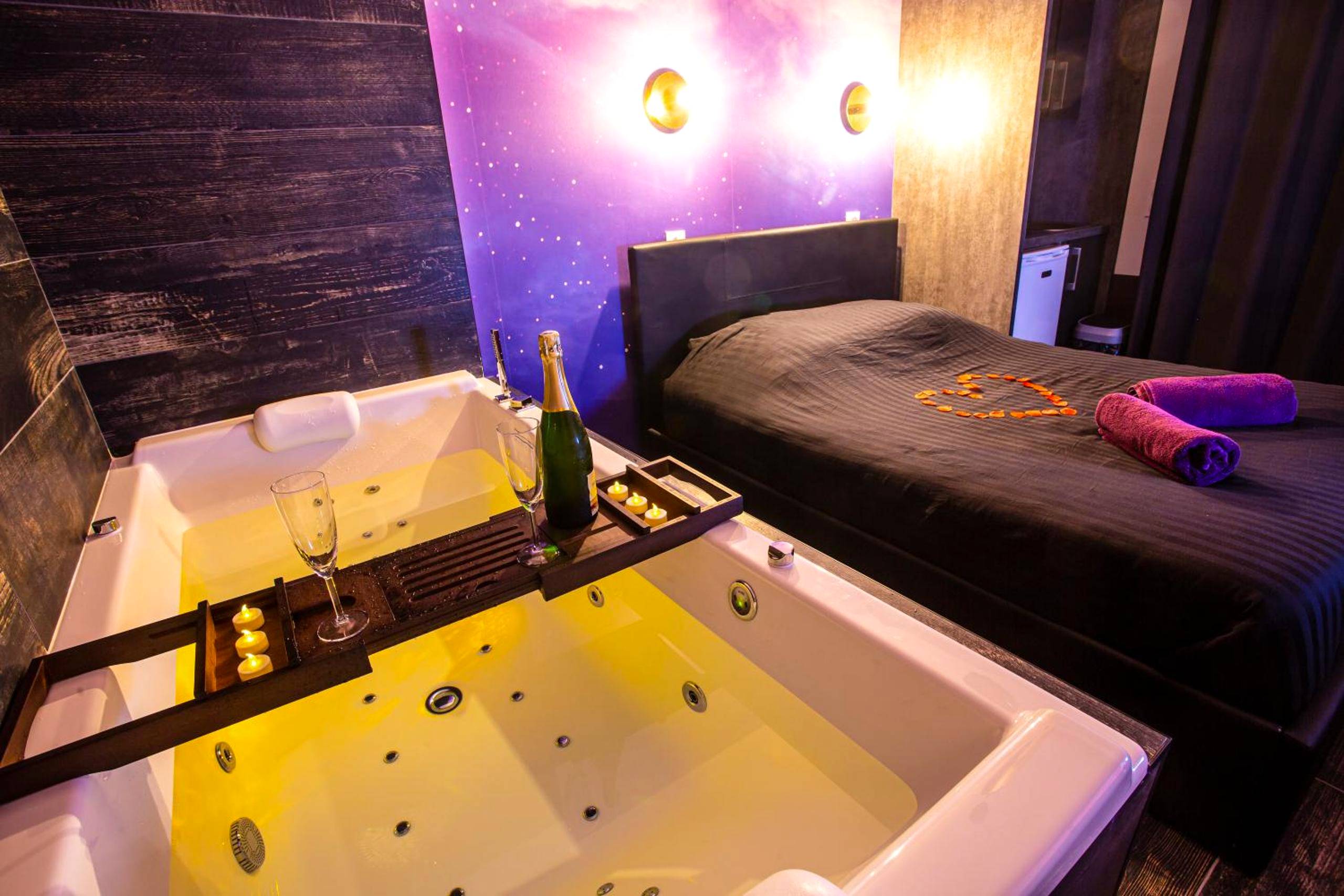 Photo du logement - LOVE ROOM - SPECIAL AMOUREUX - HYPER CENTRE - Lorient