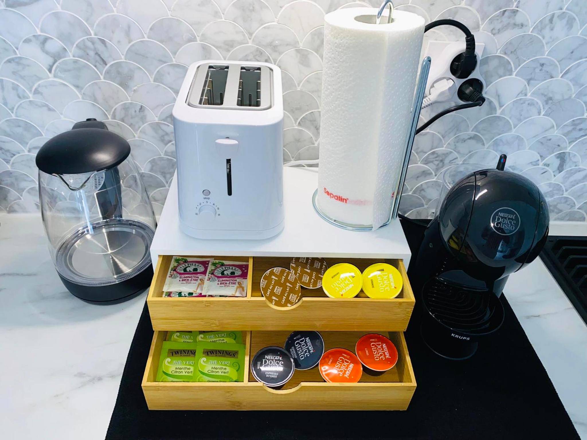 Plateau de courtoisie avec café et thé - LOTUS - Studio équipé, Balnéo, Wi - Fi, Hypercentre