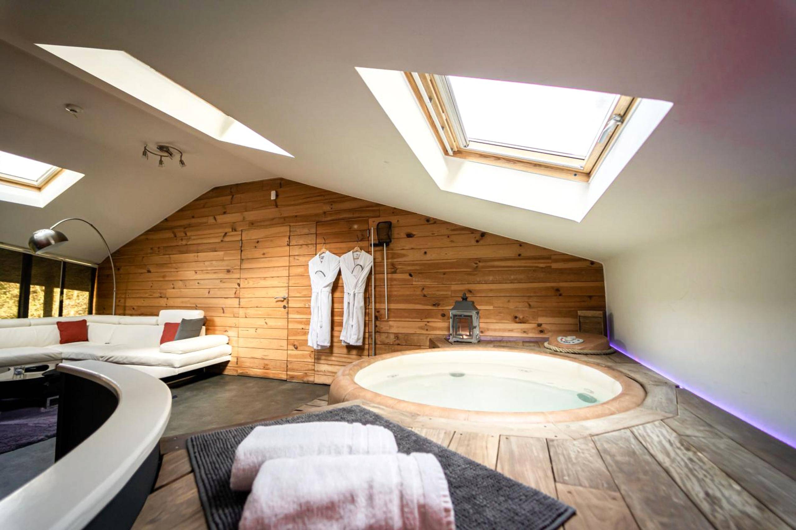 Vue principale - Love Room Maubeuge - Le Lov't - Suite avec jacuzzi
